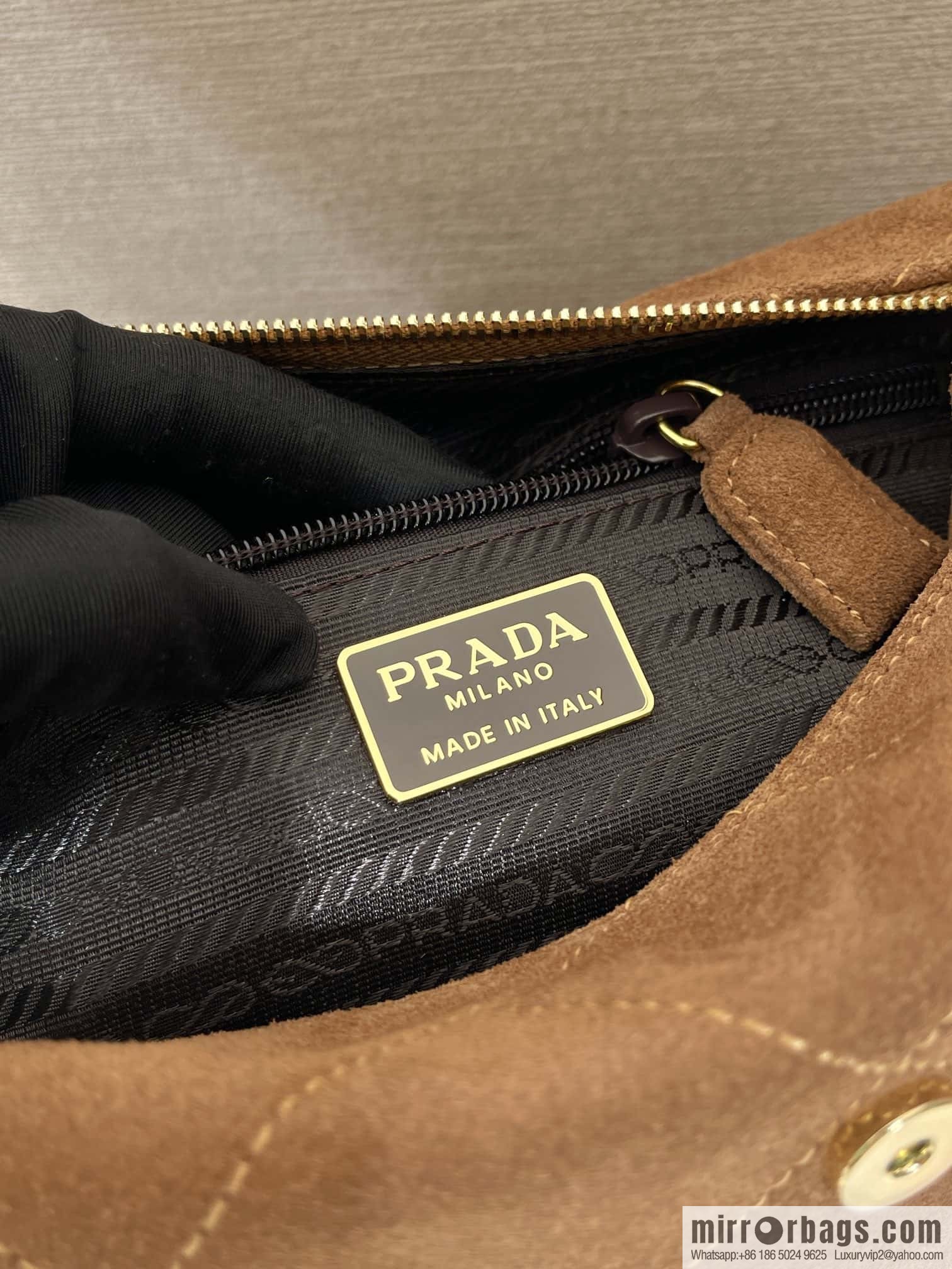 PRADA 🎉 🎉 1BD600 Suede