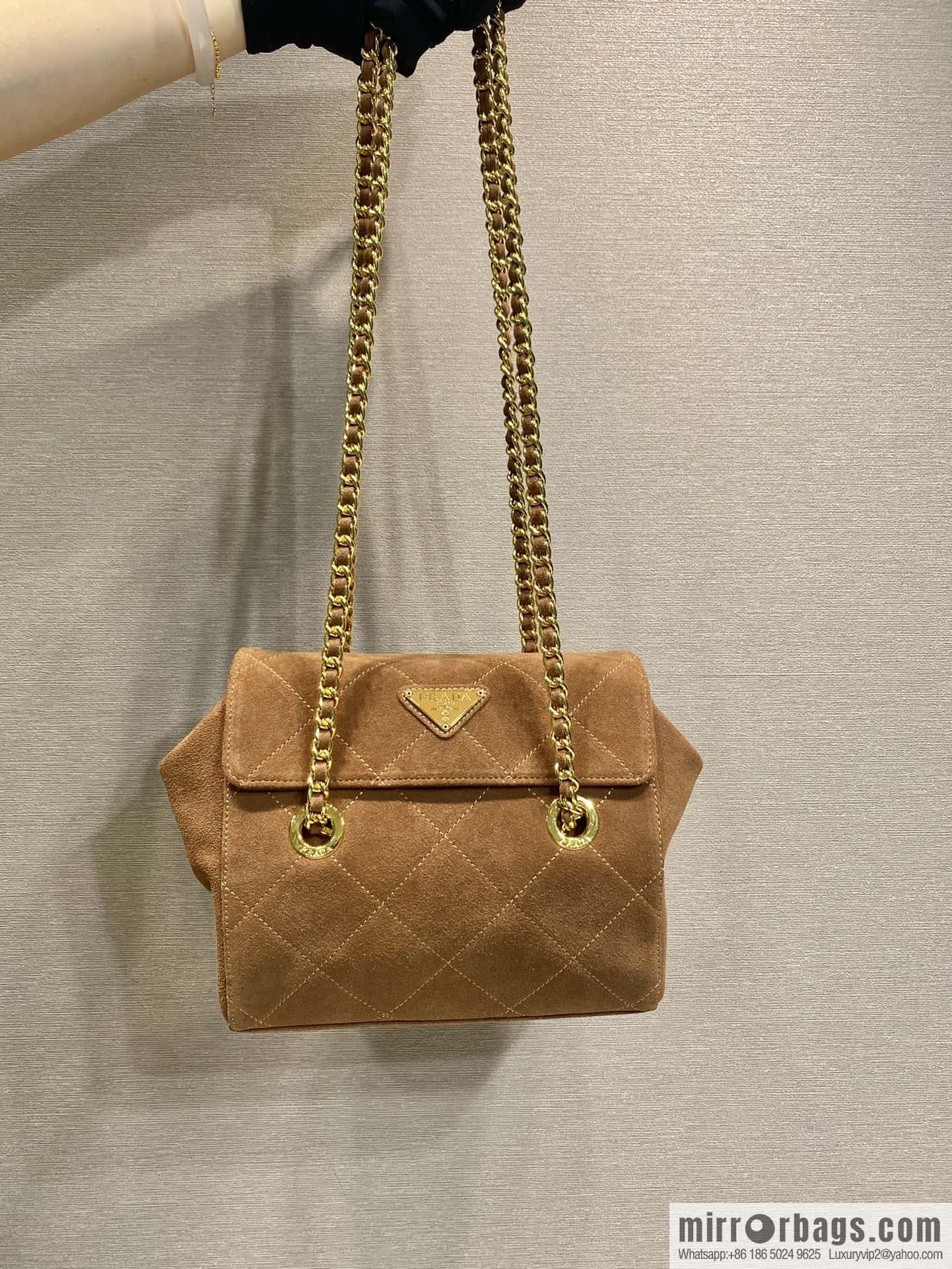 PRADA 🎉 🎉 1BD600 Suede