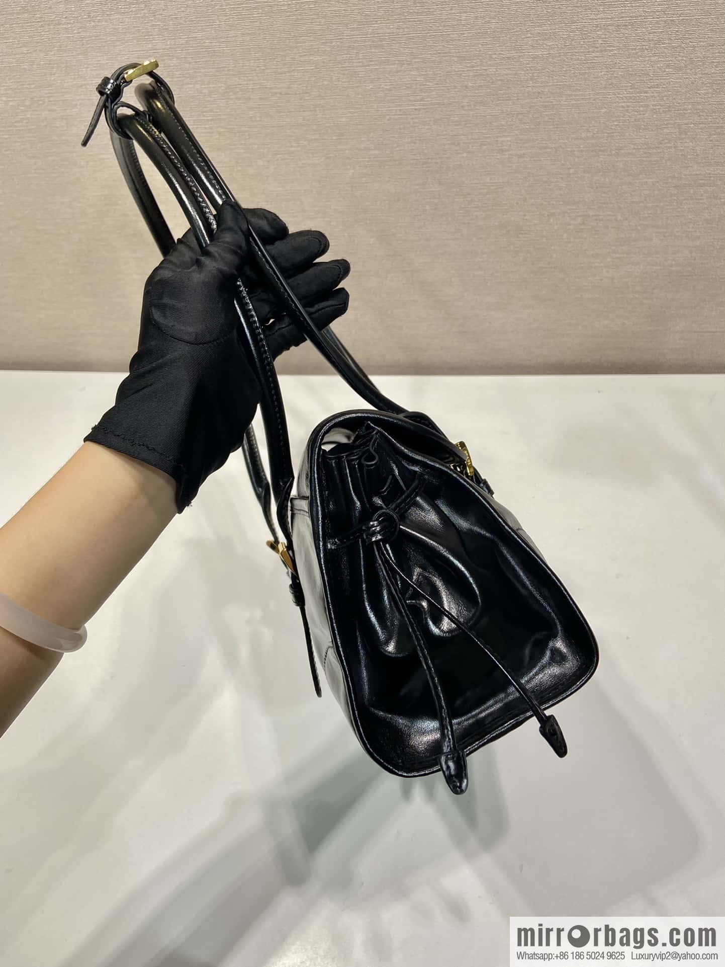 PRADA 🎉 new oil wax bag 🎉 1BD376