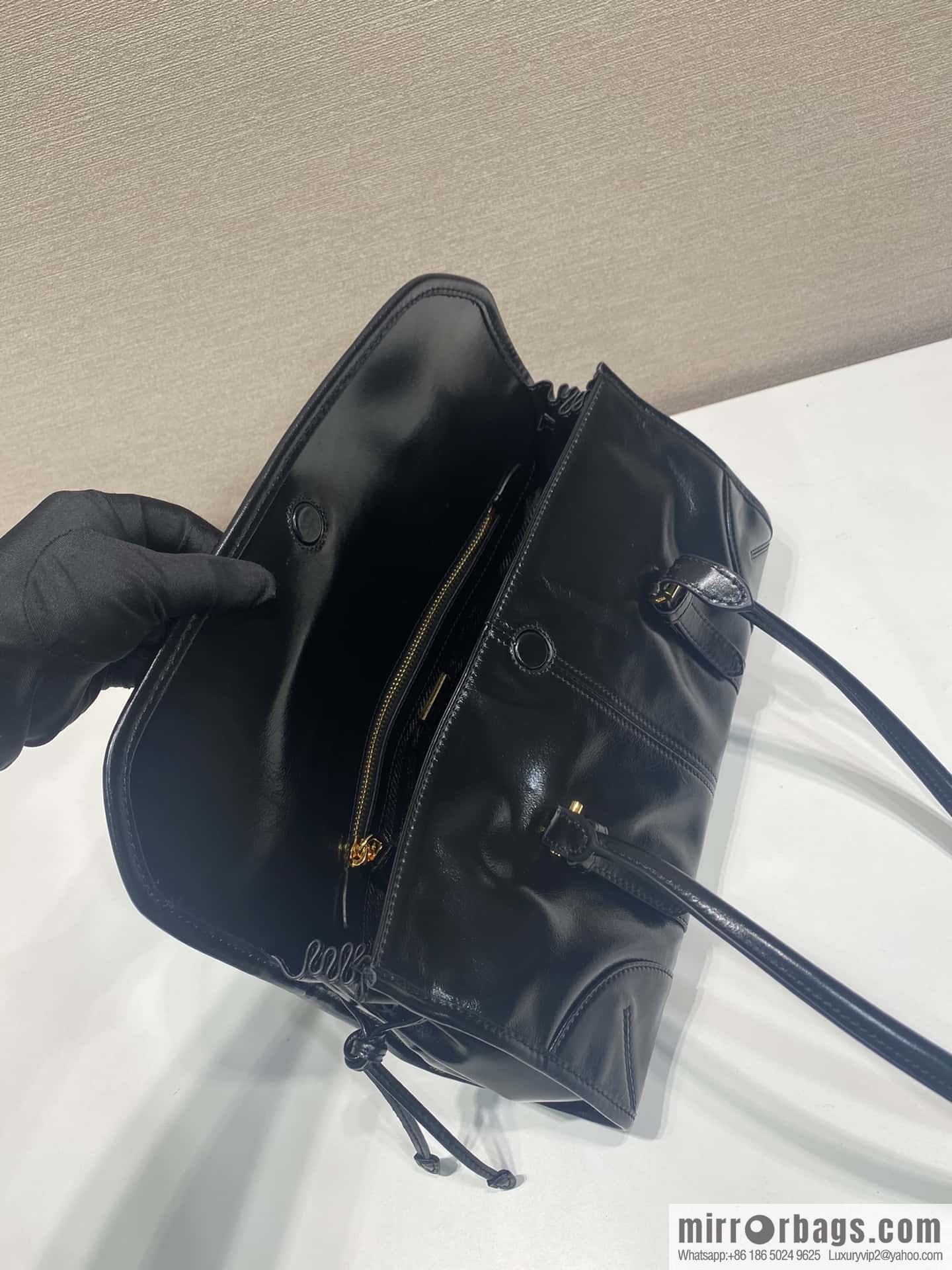 PRADA 🎉 new oil wax bag 🎉 1BD376
