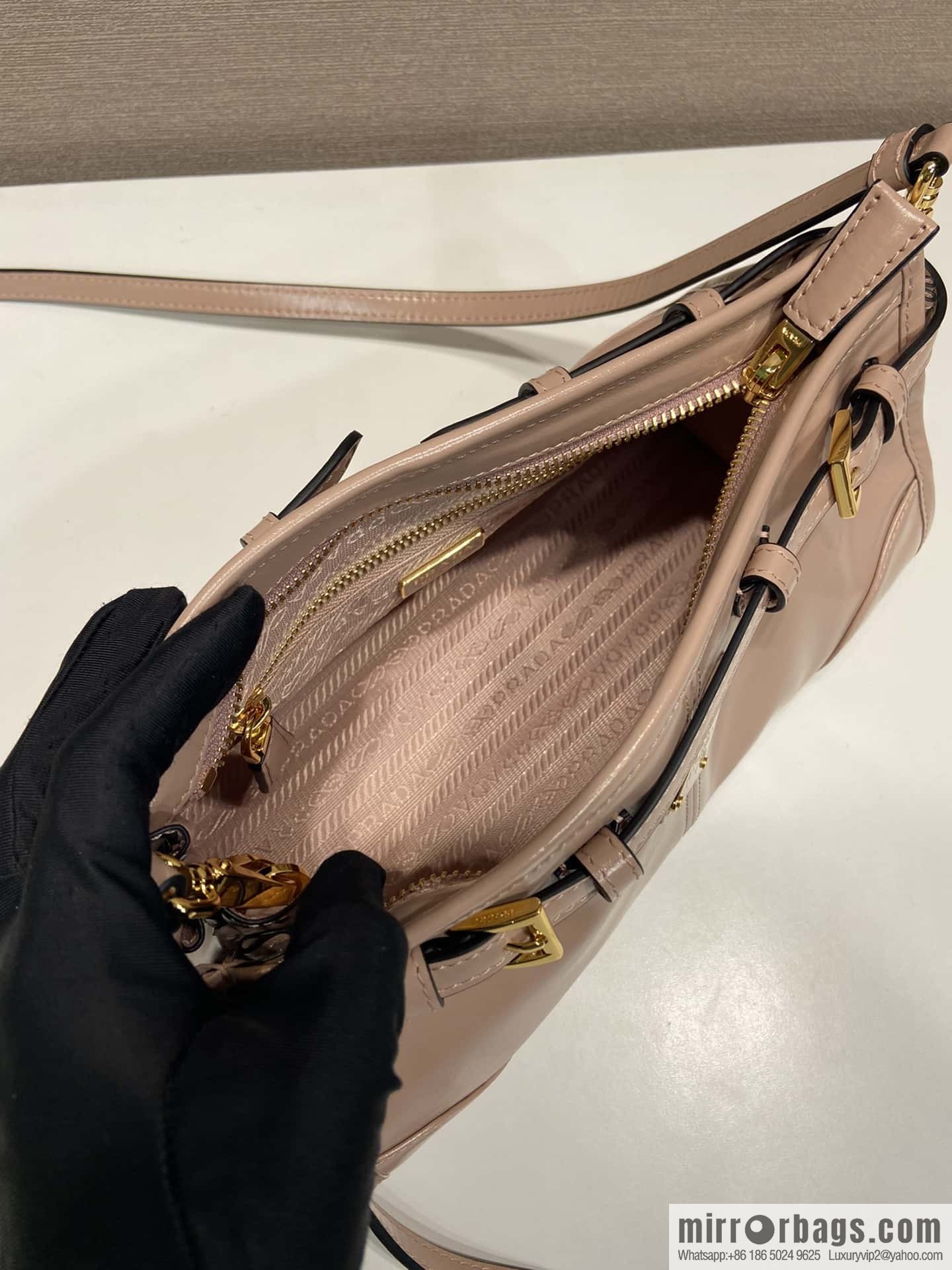 PRADA 🎉 LusSo lf oil wax leather 🎉 1BA215 messenger bag 🎉 pink