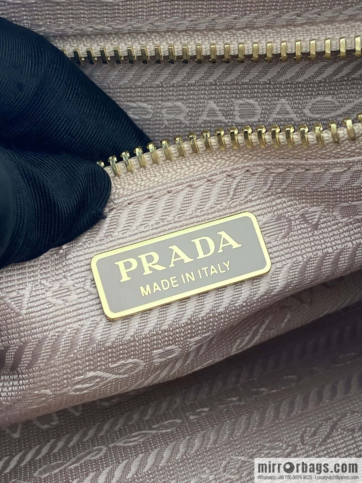 PRADA 🎉 LusSo lf oil wax leather 🎉 1BA215 messenger bag 🎉 pink