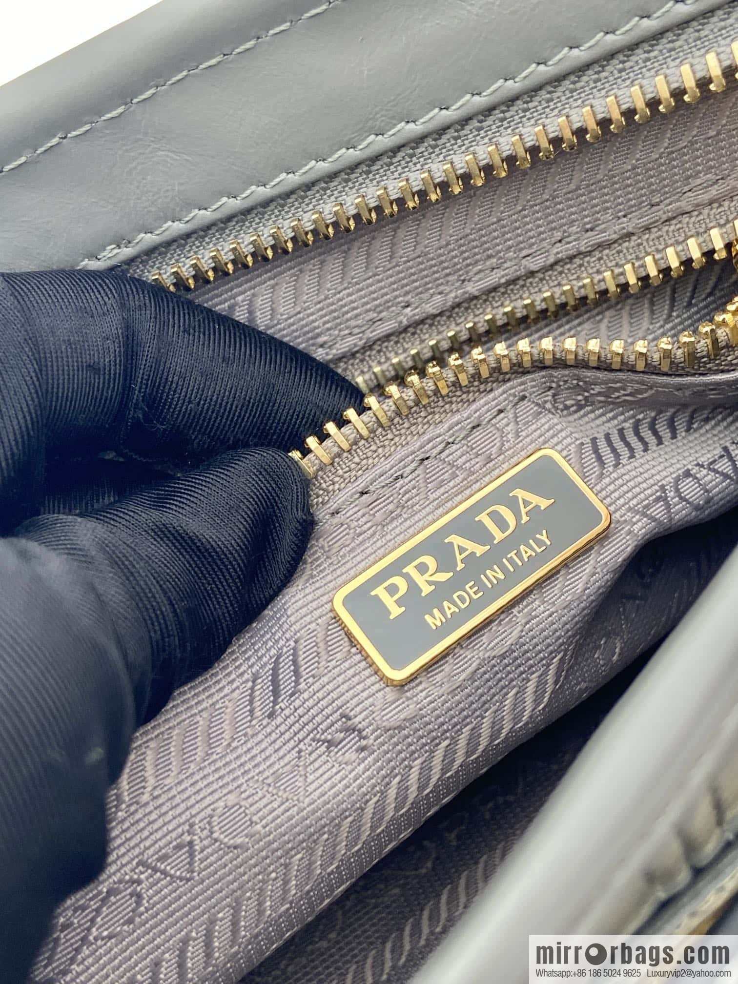 PRADA 🎉 LusSo lf oil wax leather 🎉 1BA215 messenger bag 🎉 grey