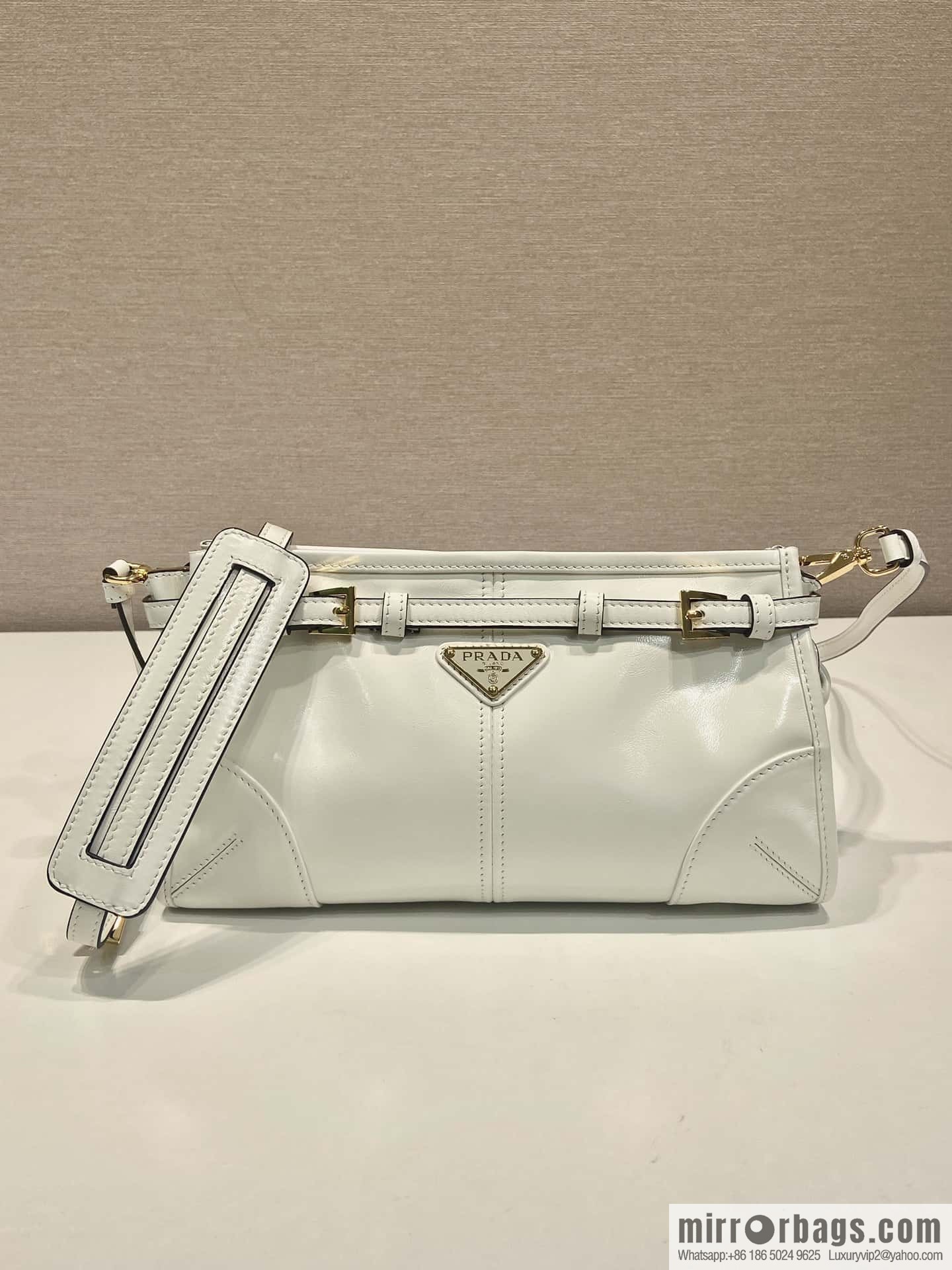 PRADA 🎉 LusSo lf oil wax leather 🎉 1BA215 messenger bag 🎉 white