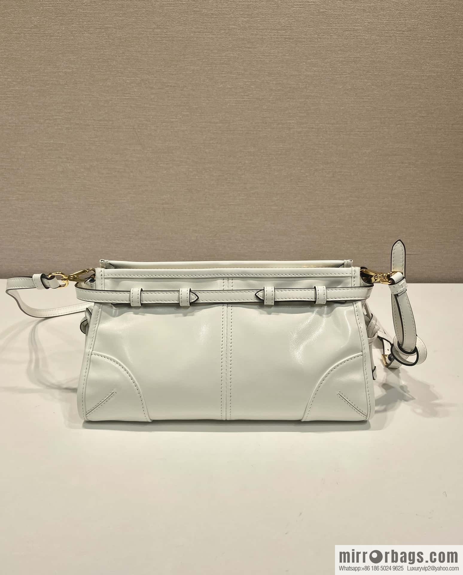 PRADA 🎉 LusSo lf oil wax leather 🎉 1BA215 messenger bag 🎉 white