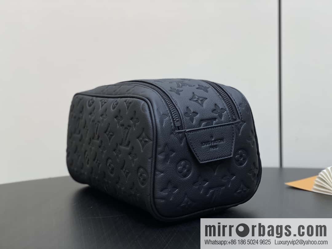 [Original order boutique] M11479 black embossed, full leather toilet bag clutch bag series DOPP KIT toilet bag