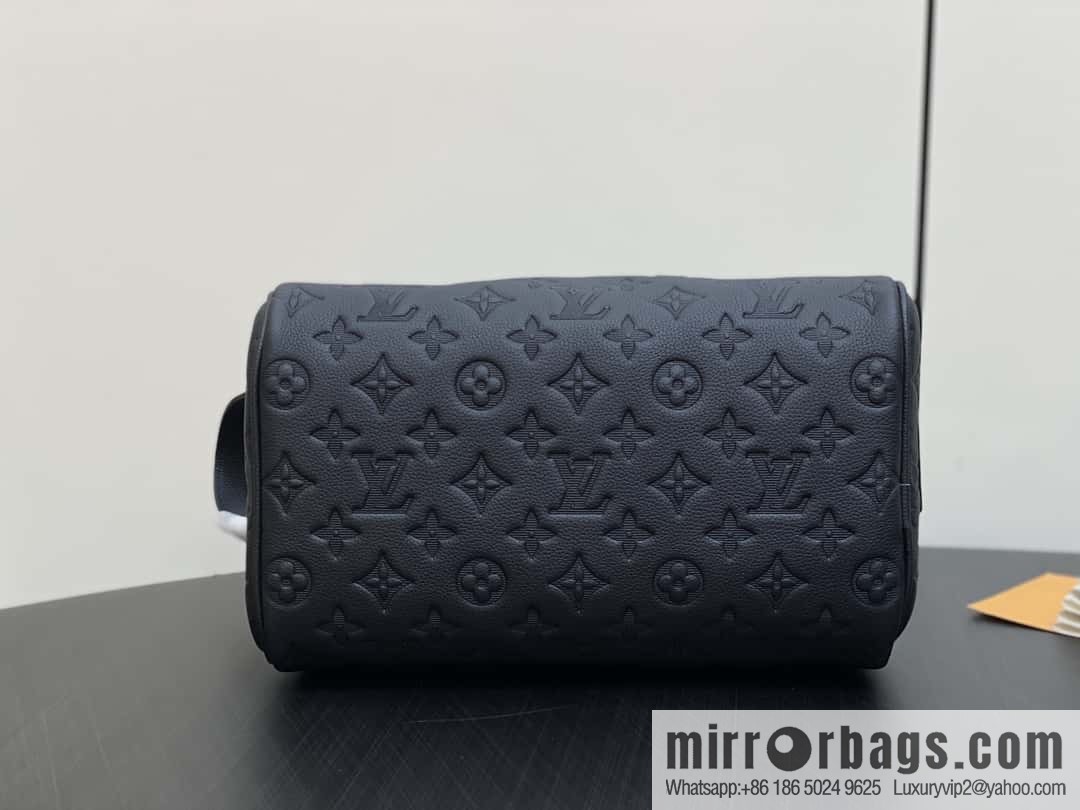 [Original order boutique] M11479 black embossed, full leather toilet bag clutch bag series DOPP KIT toilet bag