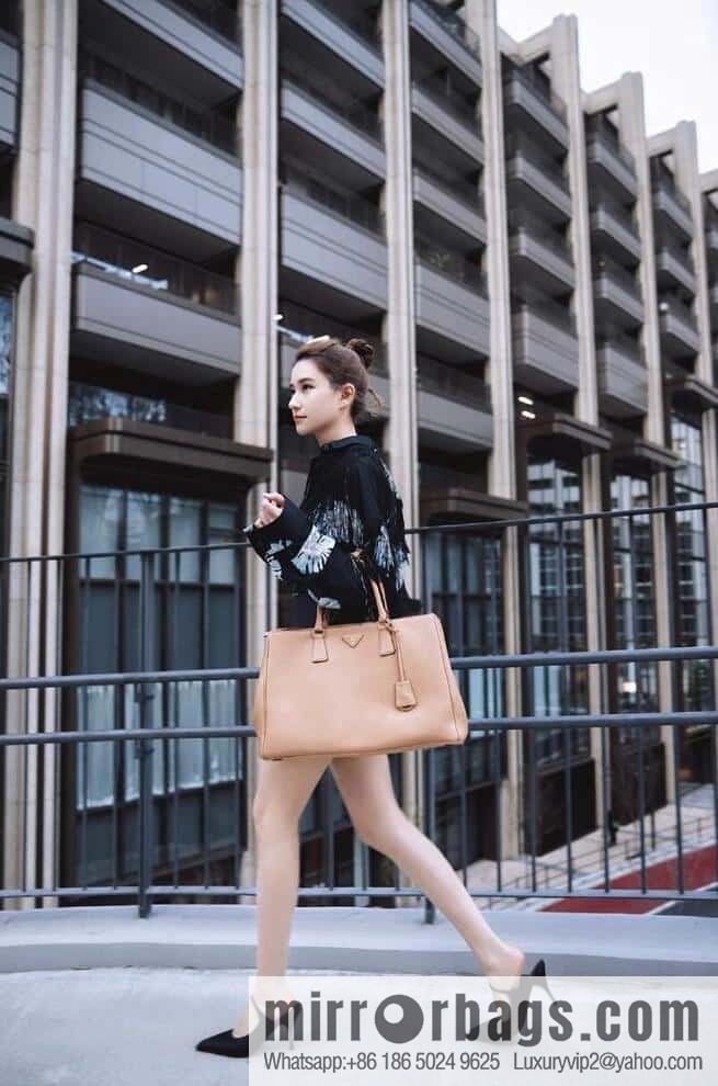 PRADA 🎉 new killer bag 🎉 1BA802 extra large plain weave 🎉 apricot
