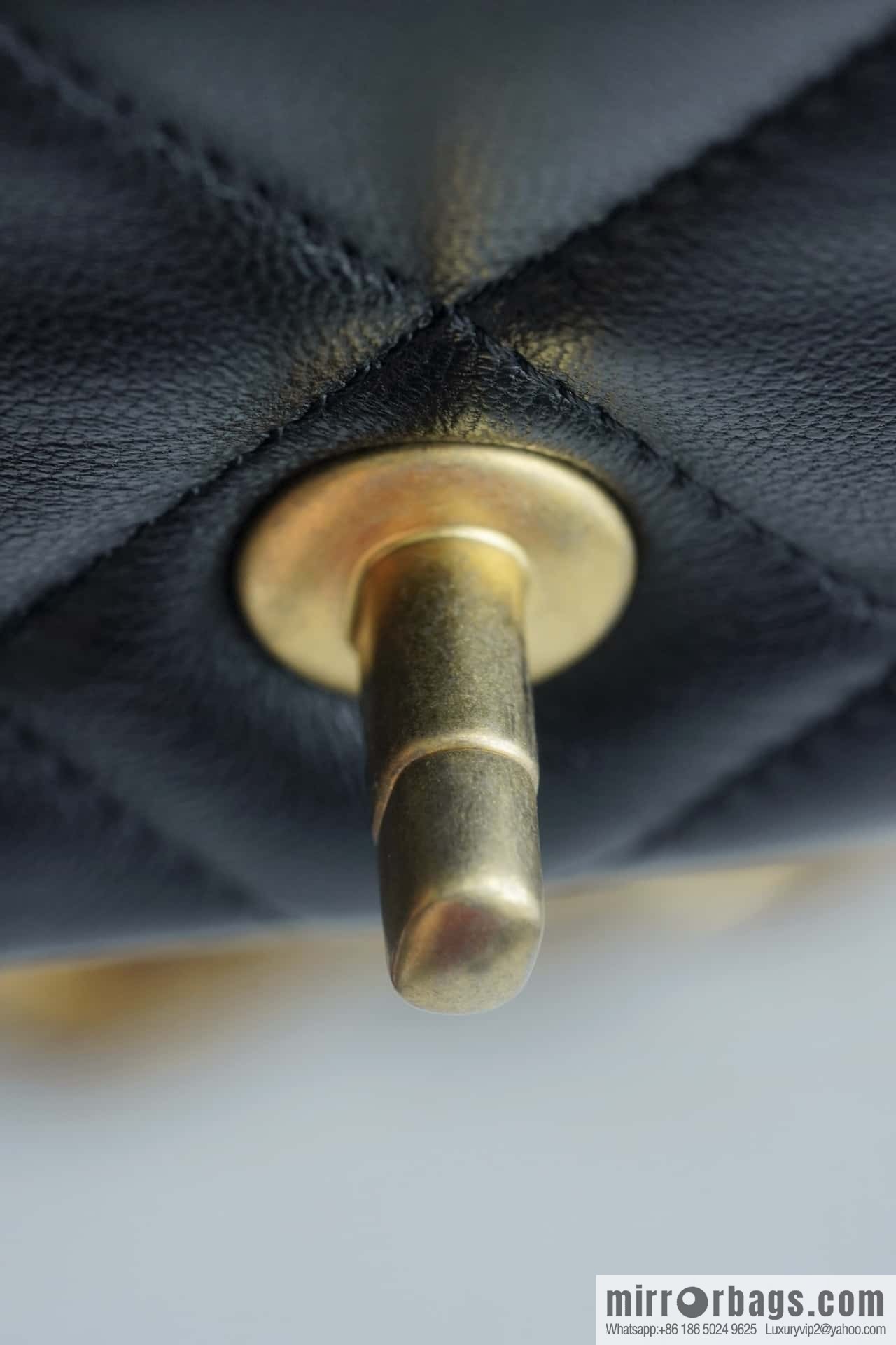 𝗖𝗵𝗮𝗻𝗲𝗹 𝟮𝟮𝘀 thick chain cf armpit bag Genuine leather AS3213