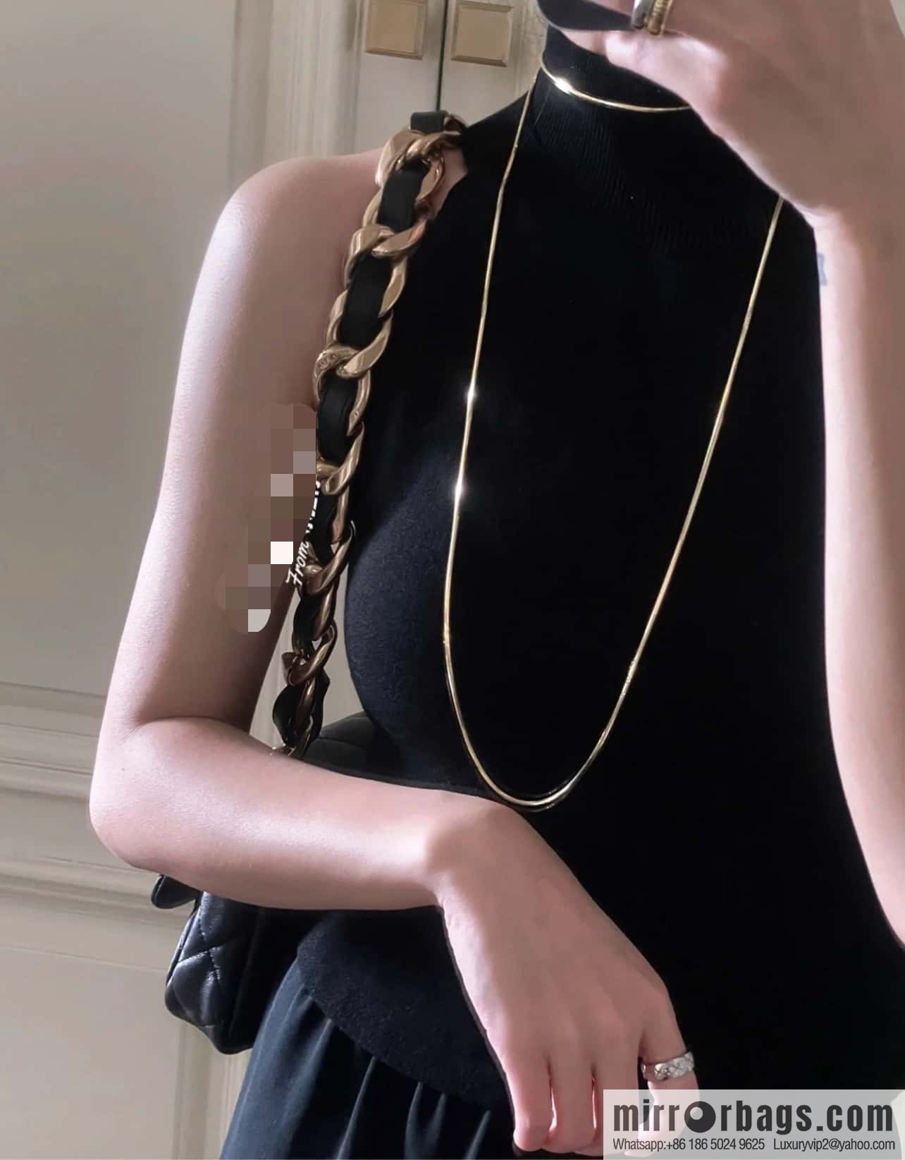 𝗖𝗵𝗮𝗻𝗲𝗹 𝟮𝟮𝘀 thick chain cf armpit bag, small AS3214