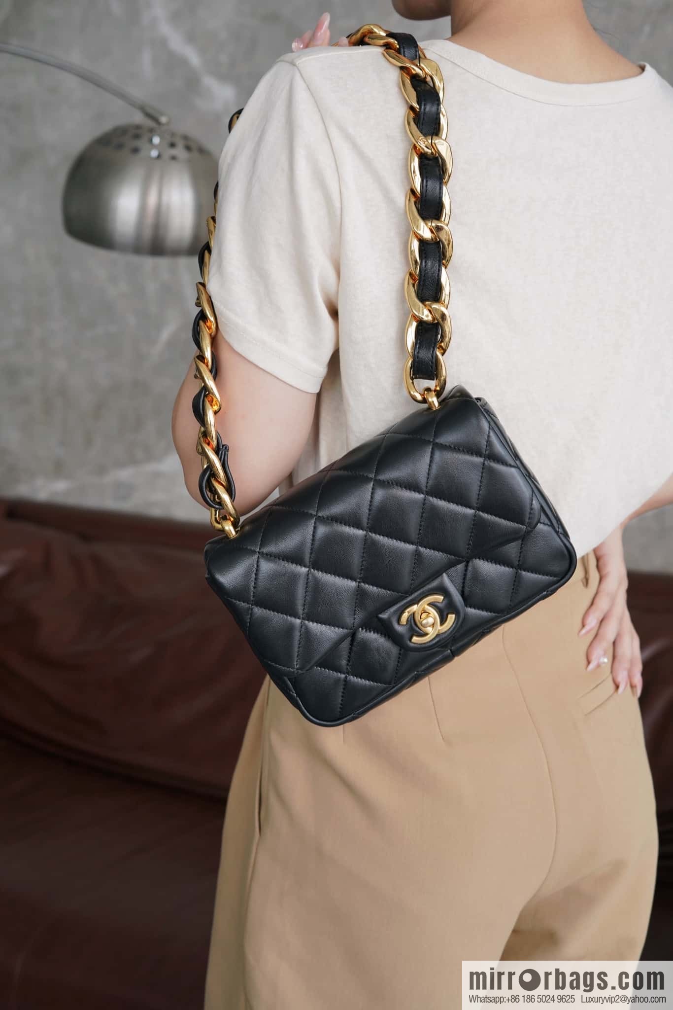 𝗖𝗵𝗮𝗻𝗲𝗹 𝟮𝟮𝘀 thick chain cf armpit bag, small AS3214