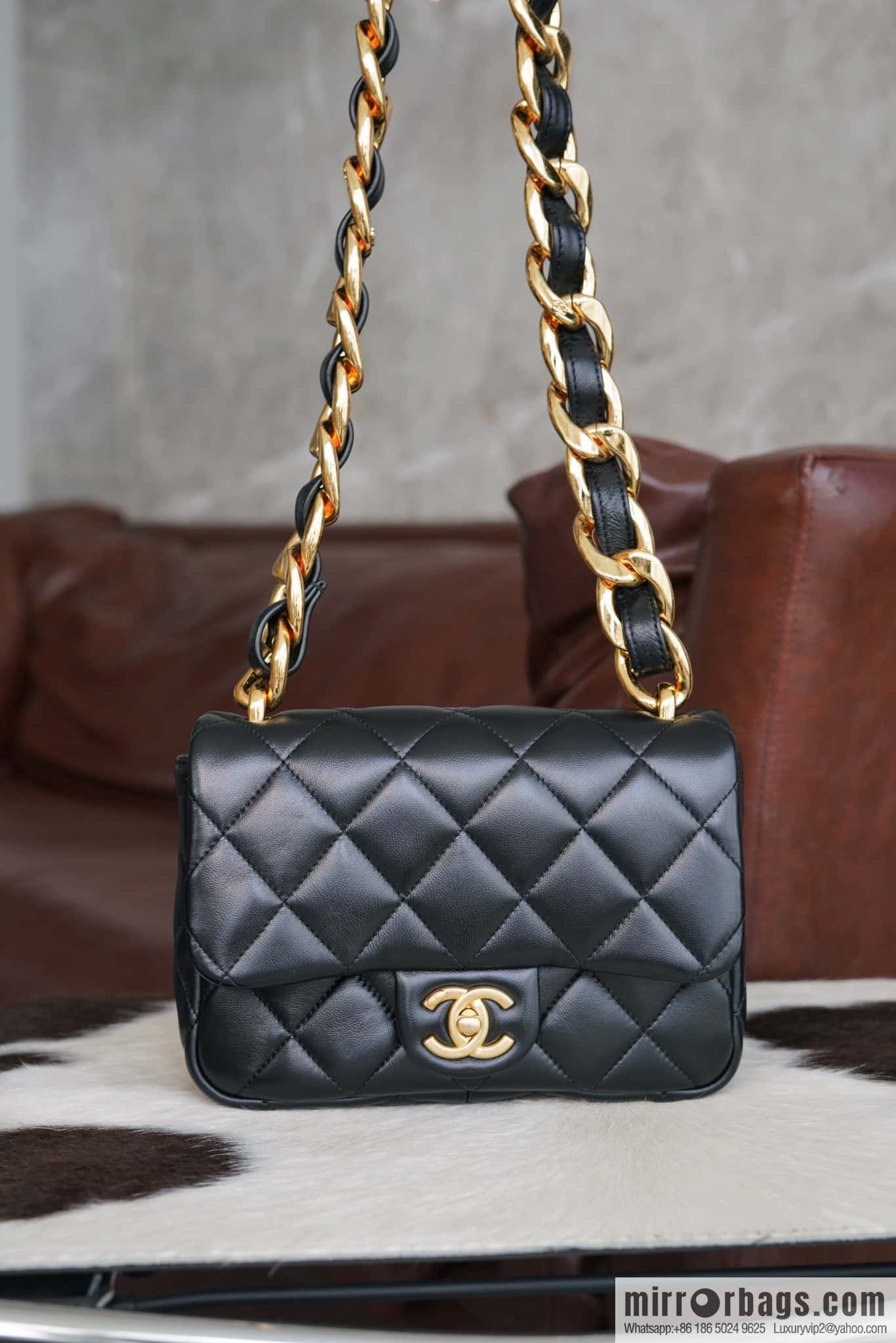 𝗖𝗵𝗮𝗻𝗲𝗹 𝟮𝟮𝘀 thick chain cf armpit bag, small AS3214