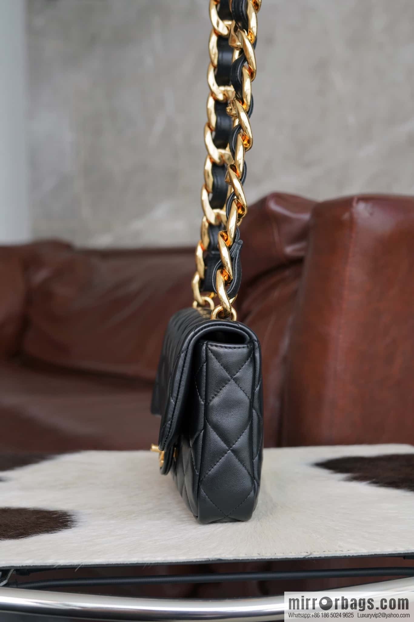 𝗖𝗵𝗮𝗻𝗲𝗹 𝟮𝟮𝘀 thick chain cf armpit bag, small AS3214