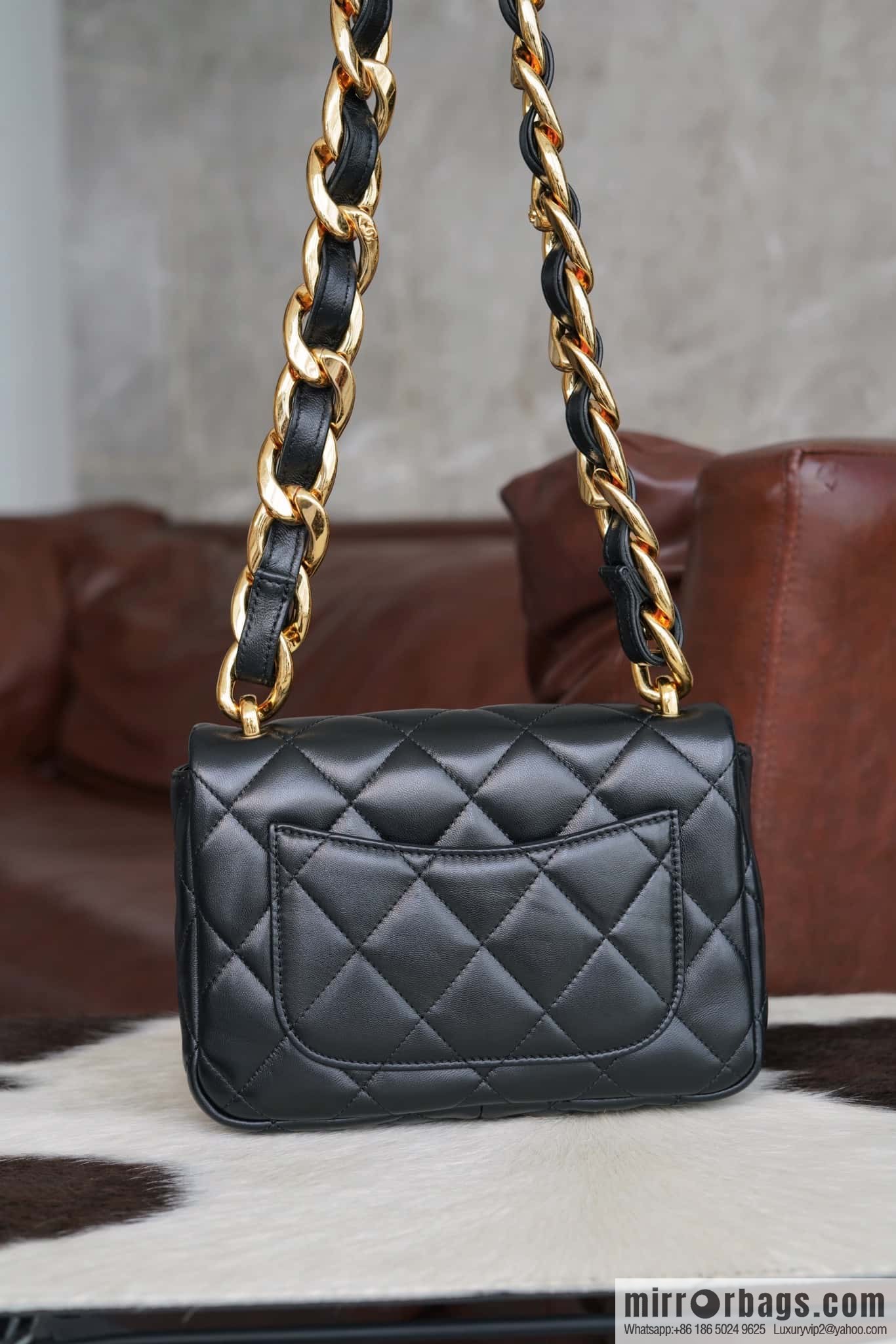 𝗖𝗵𝗮𝗻𝗲𝗹 𝟮𝟮𝘀 thick chain cf armpit bag, small AS3214