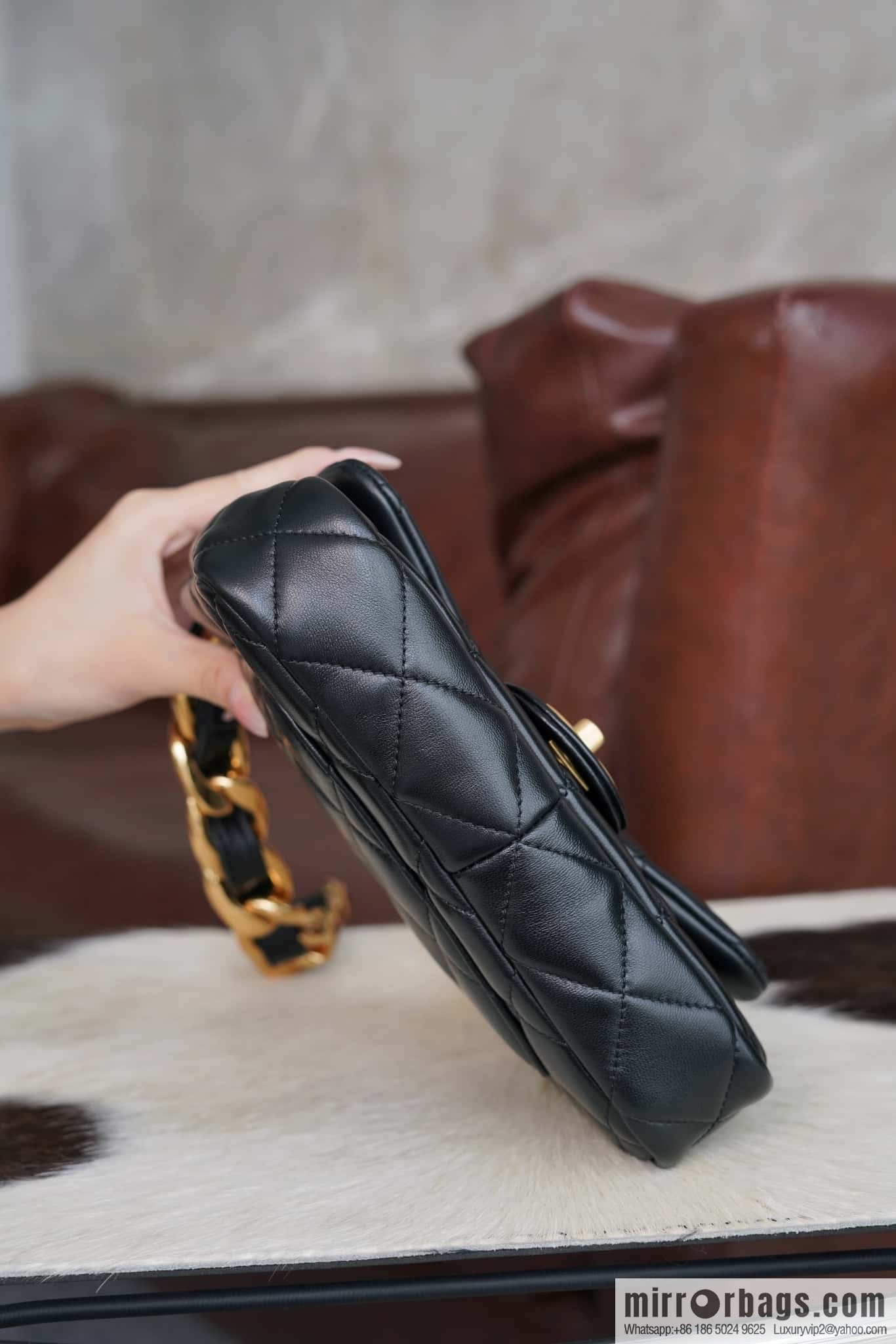 𝗖𝗵𝗮𝗻𝗲𝗹 𝟮𝟮𝘀 thick chain cf armpit bag, small AS3214