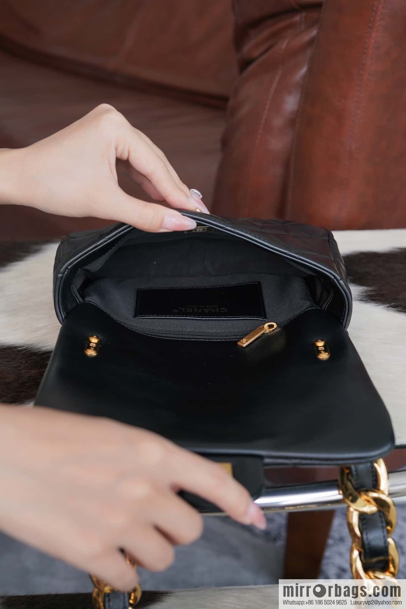 𝗖𝗵𝗮𝗻𝗲𝗹 𝟮𝟮𝘀 thick chain cf armpit bag, small AS3214