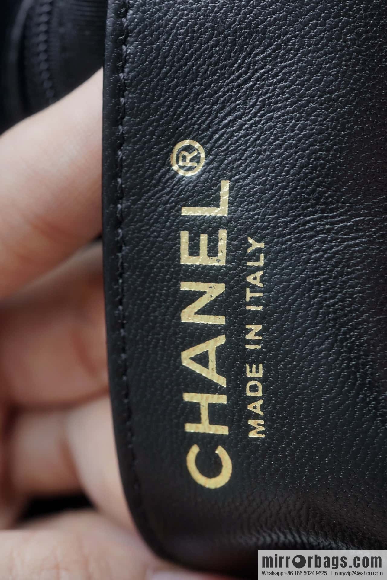 𝗖𝗵𝗮𝗻𝗲𝗹 𝟮𝟮𝘀 thick chain cf armpit bag, small AS3214