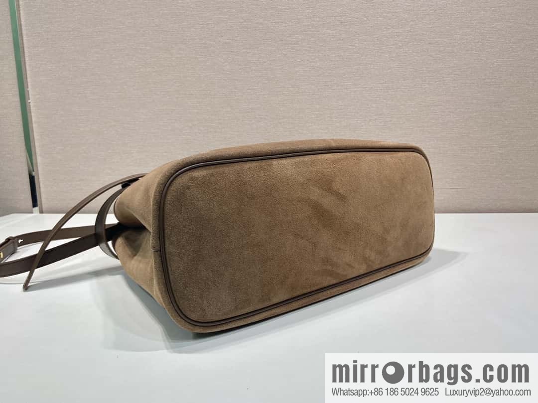 PRADA 🎉 new women's bag 🎉 1BA416 large fleece leather🎉