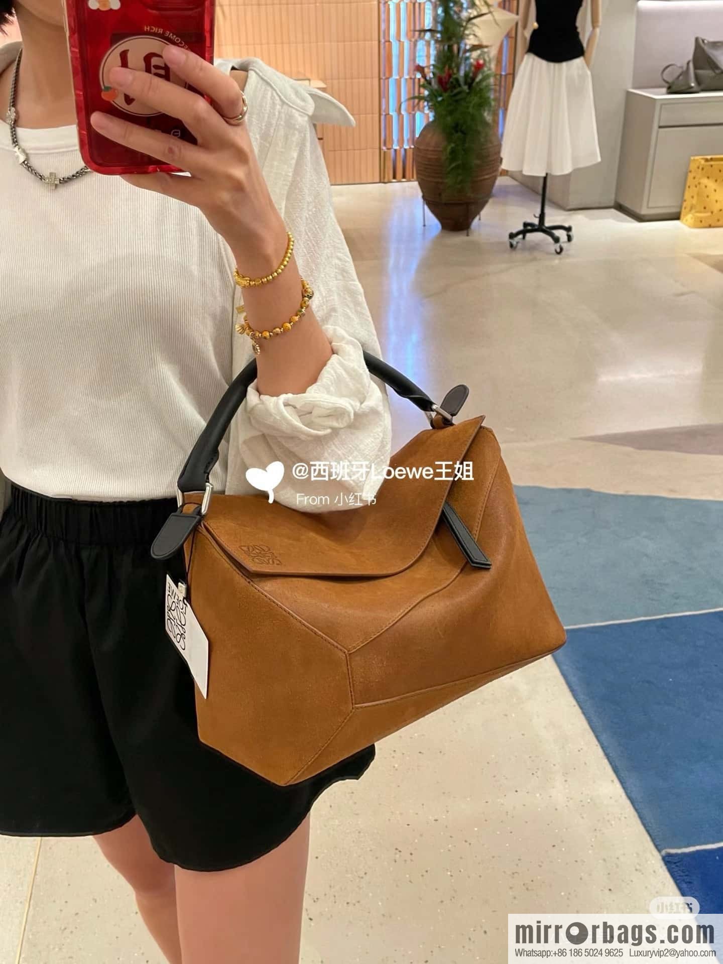 LOEWE Luo's new Wang Yibo 🆕 launched the first handbag 0532