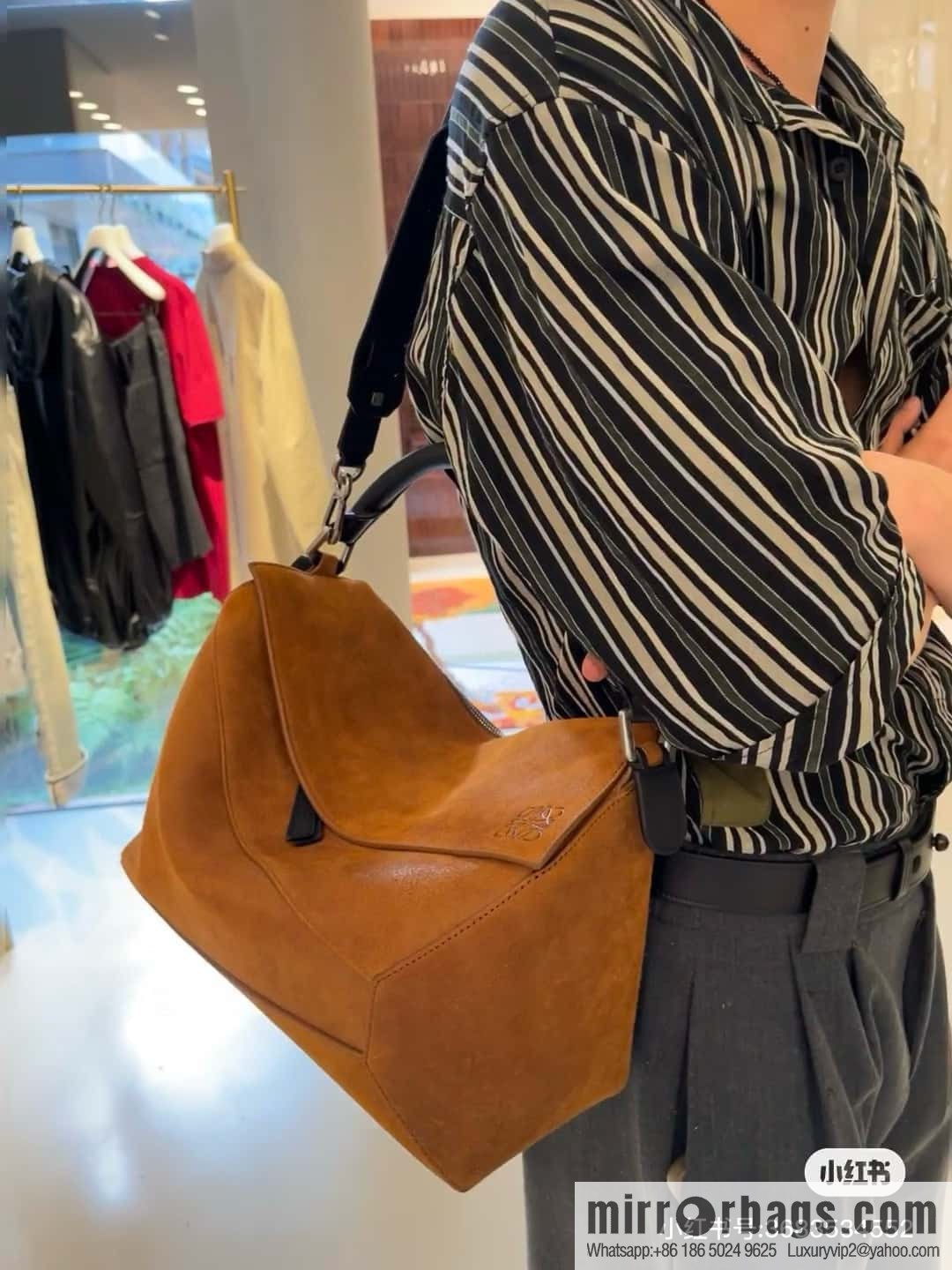 LOEWE Luo's new Wang Yibo 🆕 launched the first handbag 0532