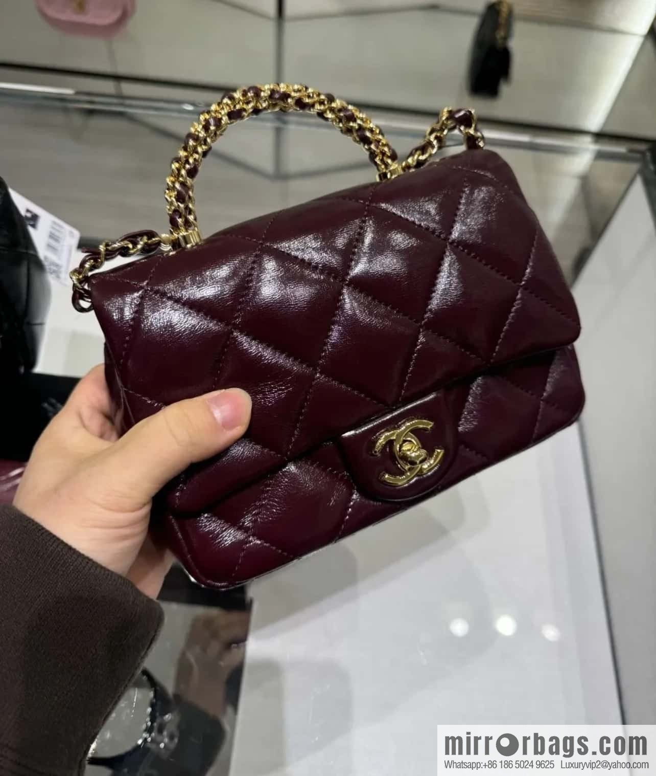 𝐂𝐇𝐀𝐍𝐄𝐋 𝟐𝟒𝐛 Flap new thick chain handle, square fat man, small, burgundy AS5032
