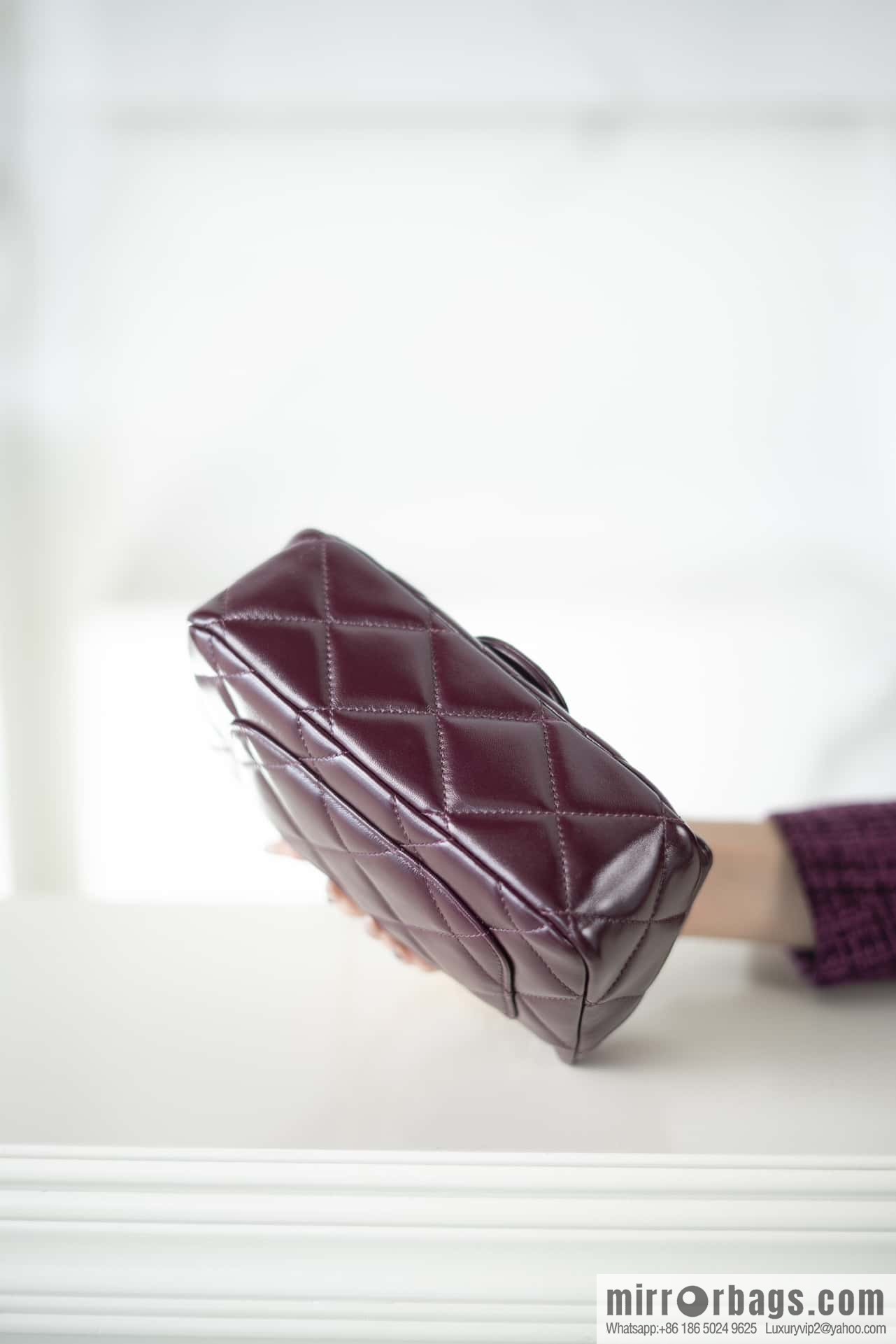 𝐂𝐇𝐀𝐍𝐄𝐋 𝟐𝟒𝐛 Flap new thick chain handle, square fat man, small, burgundy AS5032