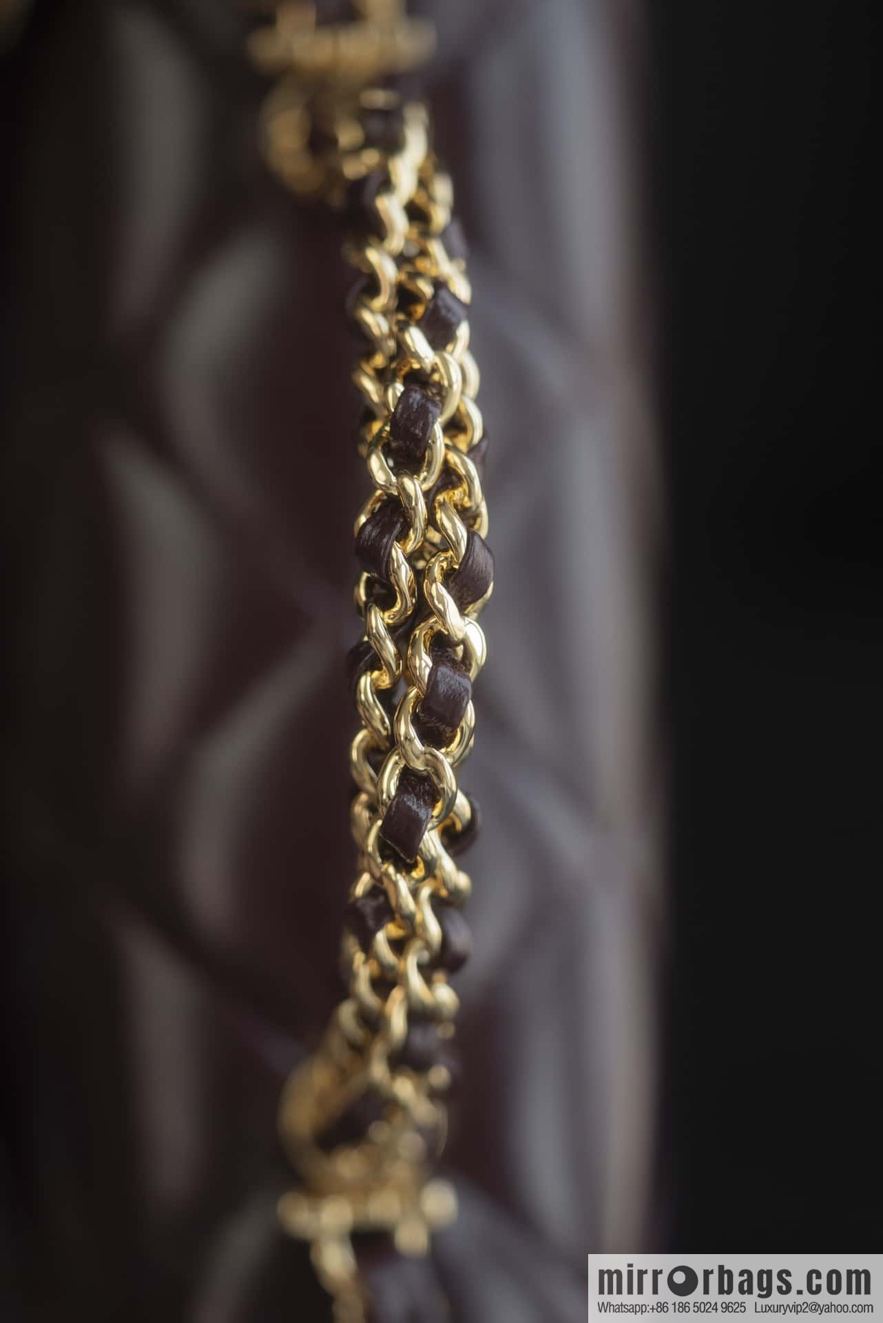 𝐂𝐇𝐀𝐍𝐄𝐋 𝟐𝟒𝐛 Flap new thick chain handle, square fat man, small, burgundy AS5032