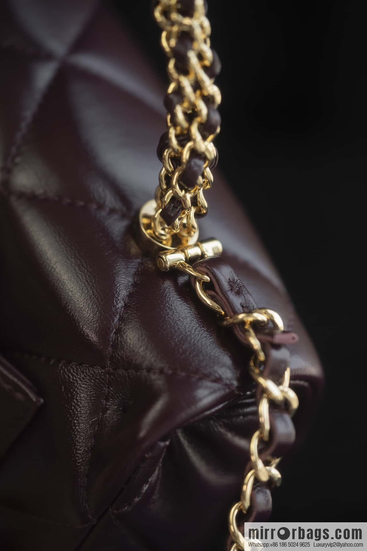 𝐂𝐇𝐀𝐍𝐄𝐋 𝟐𝟒𝐛 Flap new thick chain handle, square fat man, small, burgundy AS5032