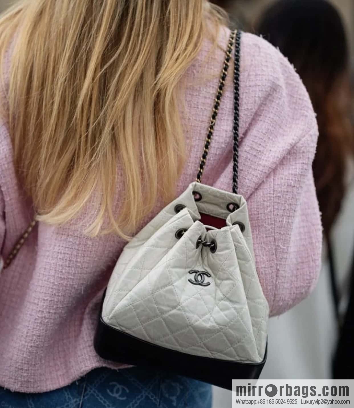 𝗖𝗵𝗮𝗻𝗲𝗹 𝗚𝗮𝗯𝗿𝗶𝗲𝗹𝗹𝗲 stray backpack, black and white 🔘 A94485