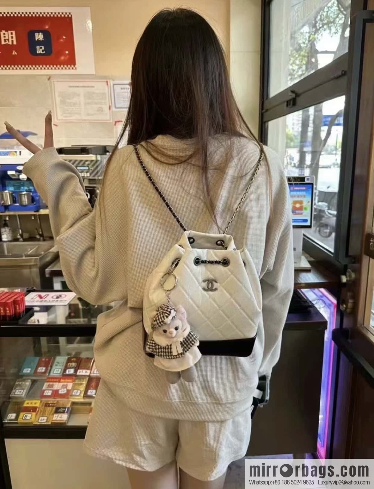 𝗖𝗵𝗮𝗻𝗲𝗹 𝗚𝗮𝗯𝗿𝗶𝗲𝗹𝗹𝗲 stray backpack, black and white 🔘 A94485