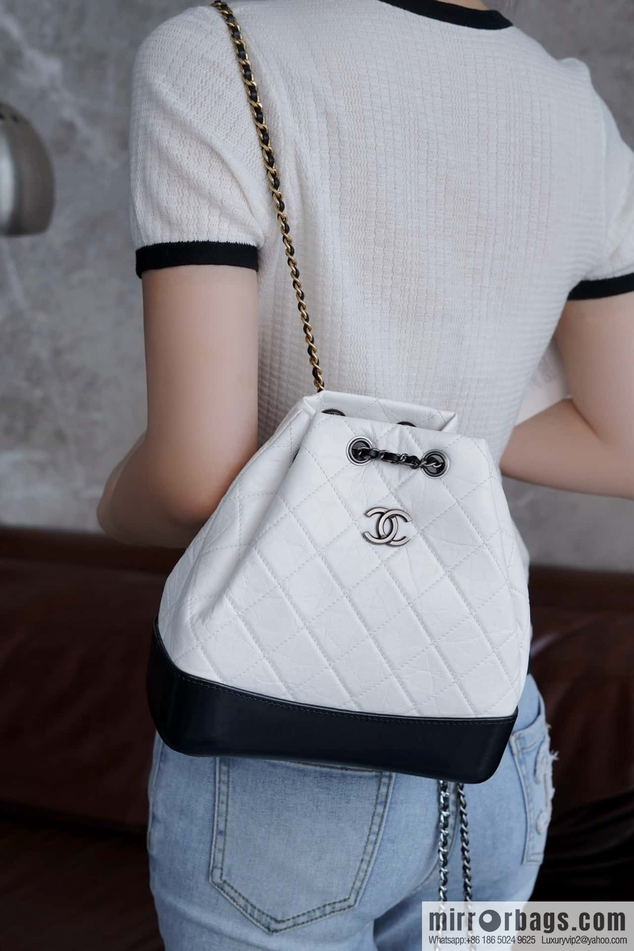 𝗖𝗵𝗮𝗻𝗲𝗹 𝗚𝗮𝗯𝗿𝗶𝗲𝗹𝗹𝗲 stray backpack, black and white 🔘 A94485