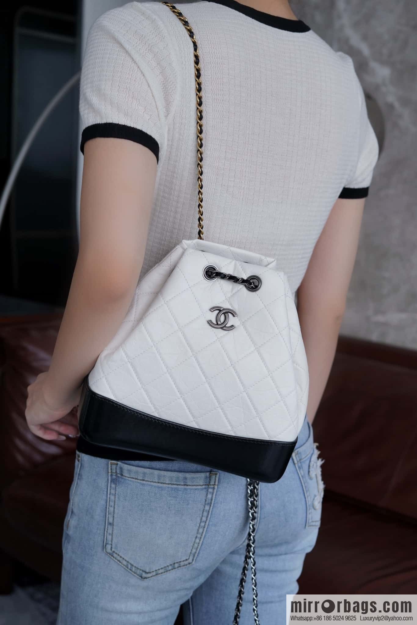 𝗖𝗵𝗮𝗻𝗲𝗹 𝗚𝗮𝗯𝗿𝗶𝗲𝗹𝗹𝗲 stray backpack, black and white 🔘 A94485