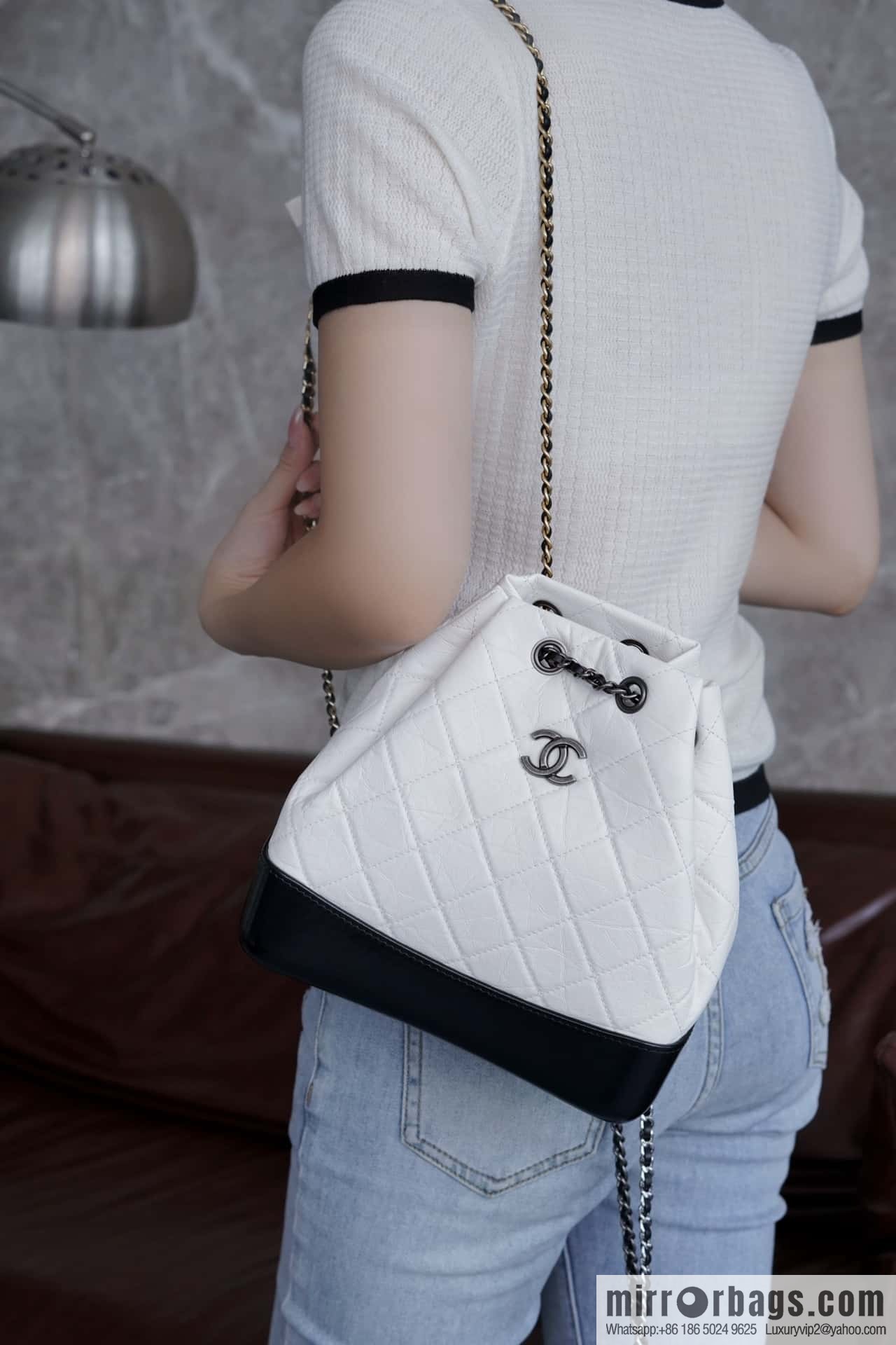 𝗖𝗵𝗮𝗻𝗲𝗹 𝗚𝗮𝗯𝗿𝗶𝗲𝗹𝗹𝗲 stray backpack, black and white 🔘 A94485