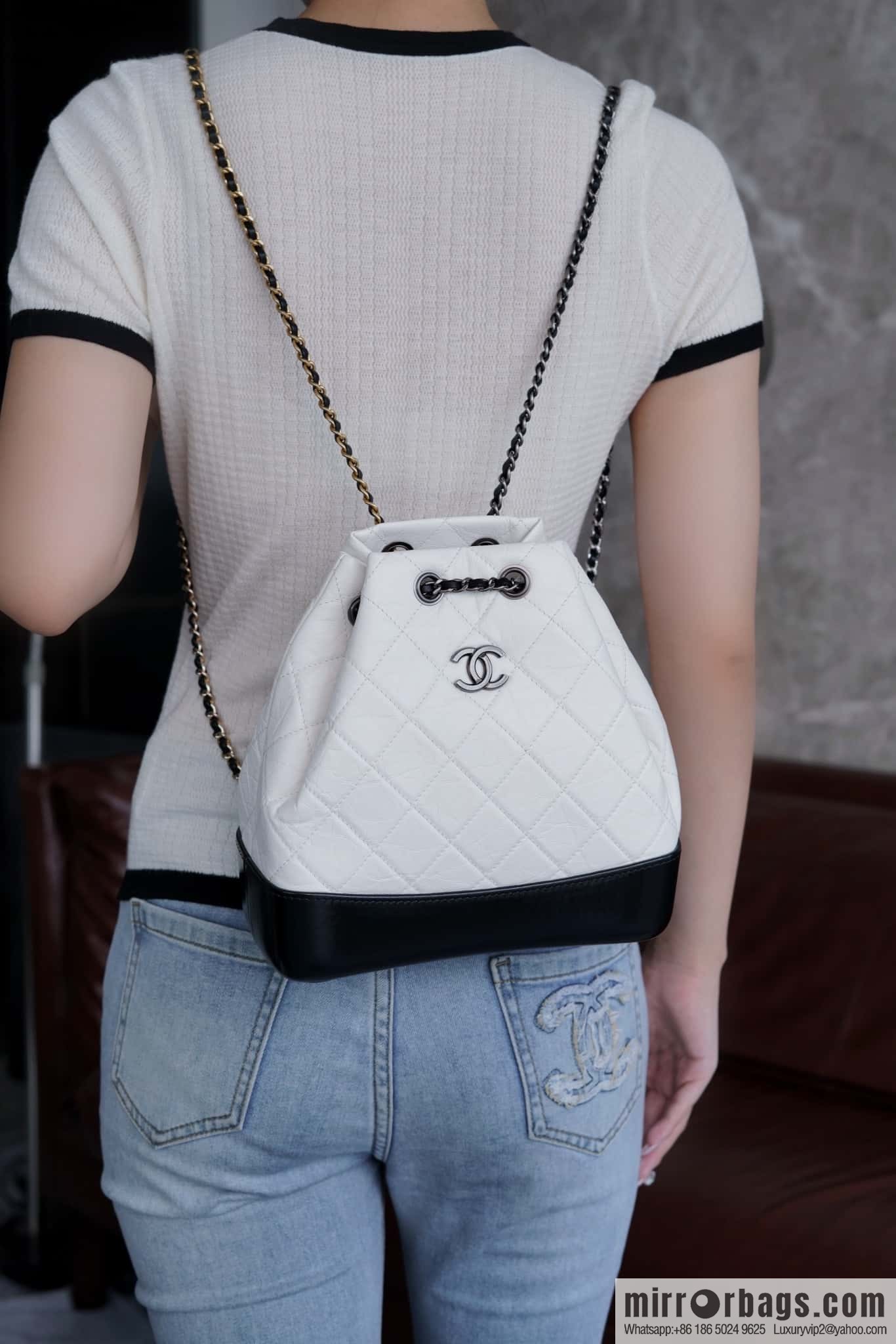 𝗖𝗵𝗮𝗻𝗲𝗹 𝗚𝗮𝗯𝗿𝗶𝗲𝗹𝗹𝗲 stray backpack, black and white 🔘 A94485