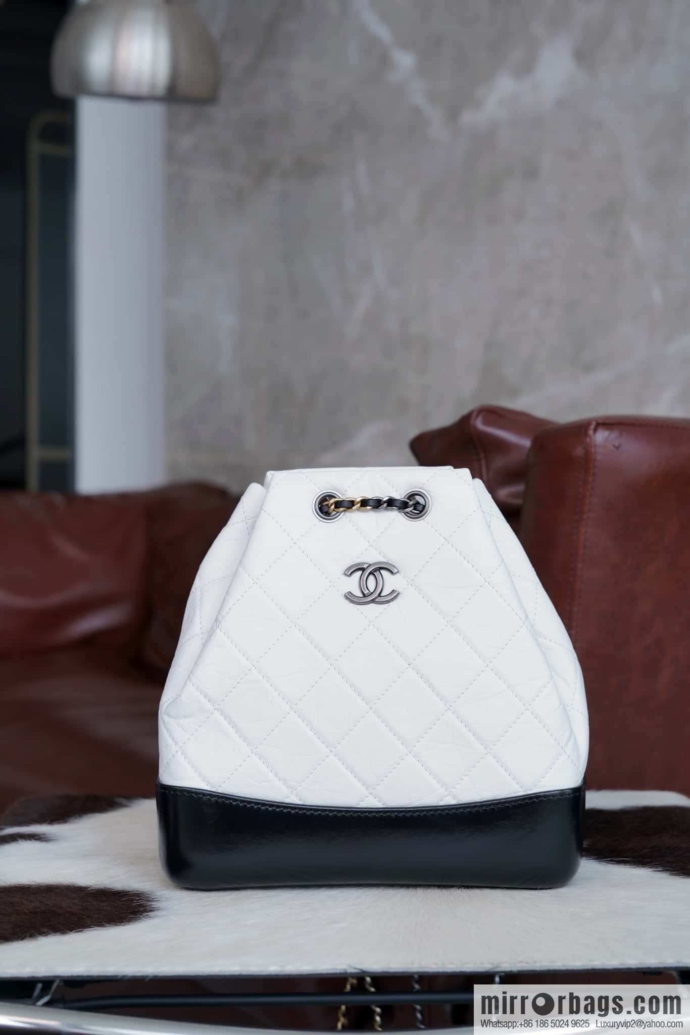 𝗖𝗵𝗮𝗻𝗲𝗹 𝗚𝗮𝗯𝗿𝗶𝗲𝗹𝗹𝗲 stray backpack, black and white 🔘 A94485