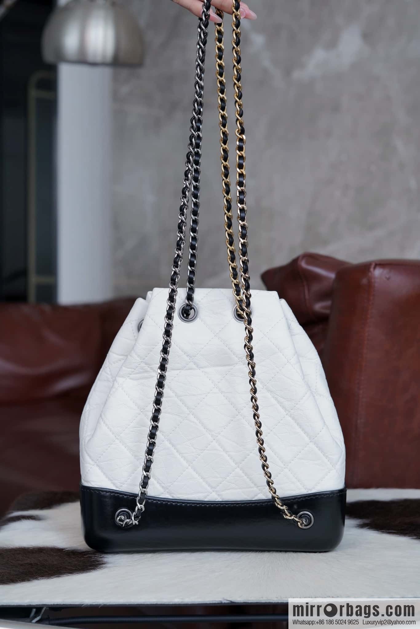 𝗖𝗵𝗮𝗻𝗲𝗹 𝗚𝗮𝗯𝗿𝗶𝗲𝗹𝗹𝗲 stray backpack, black and white 🔘 A94485