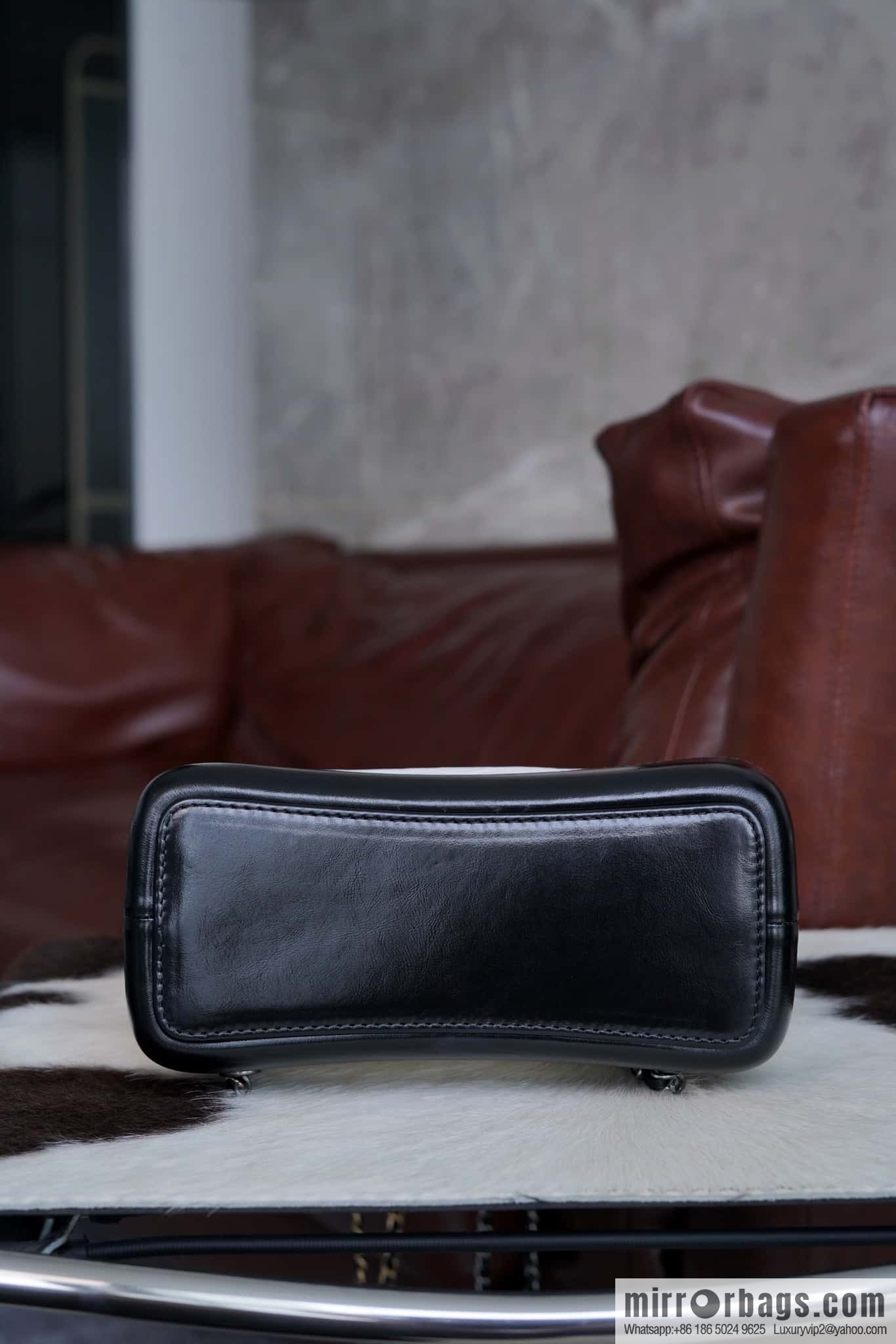 𝗖𝗵𝗮𝗻𝗲𝗹 𝗚𝗮𝗯𝗿𝗶𝗲𝗹𝗹𝗲 stray backpack, black and white 🔘 A94485