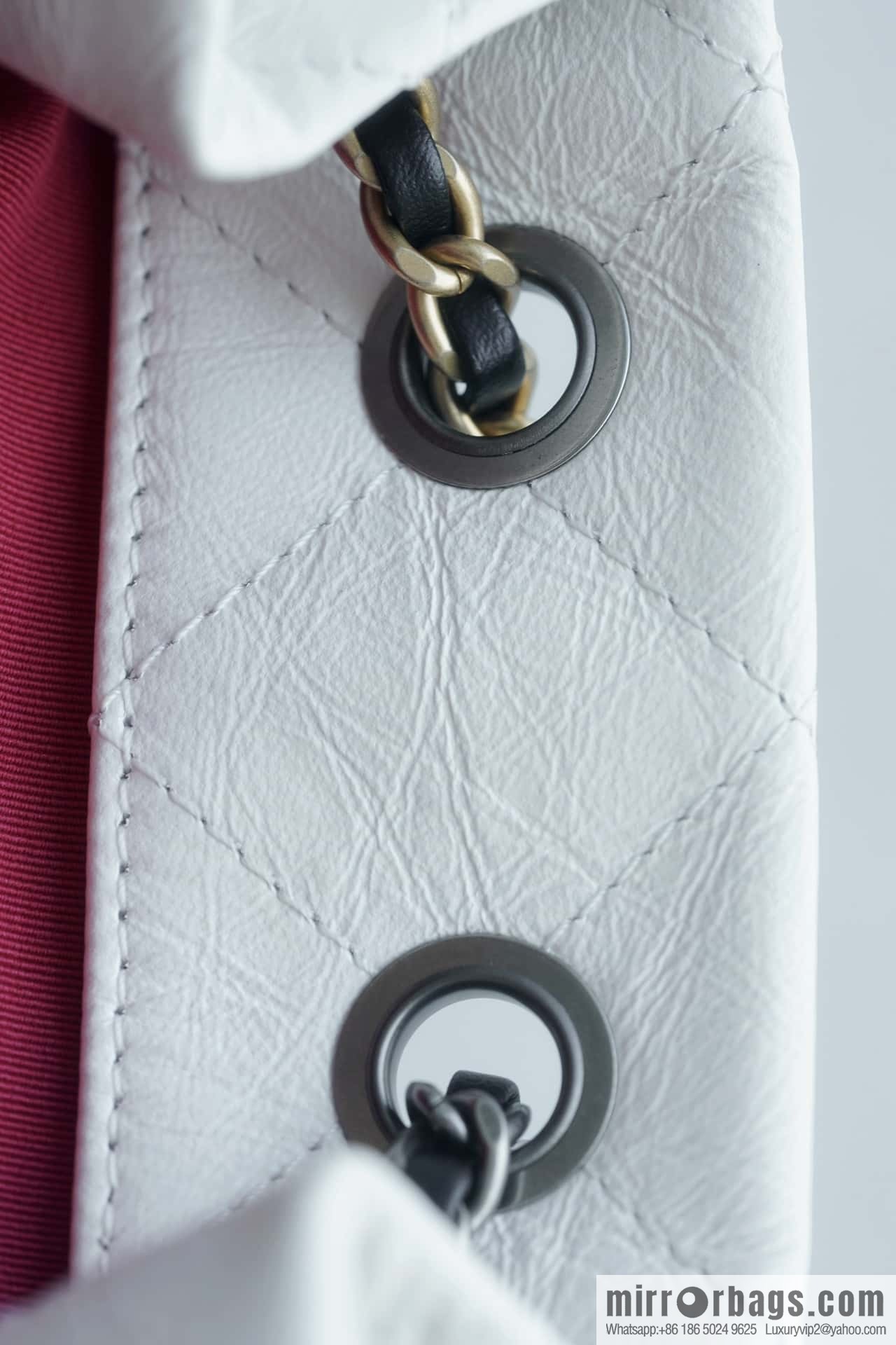 𝗖𝗵𝗮𝗻𝗲𝗹 𝗚𝗮𝗯𝗿𝗶𝗲𝗹𝗹𝗲 stray backpack, black and white 🔘 A94485