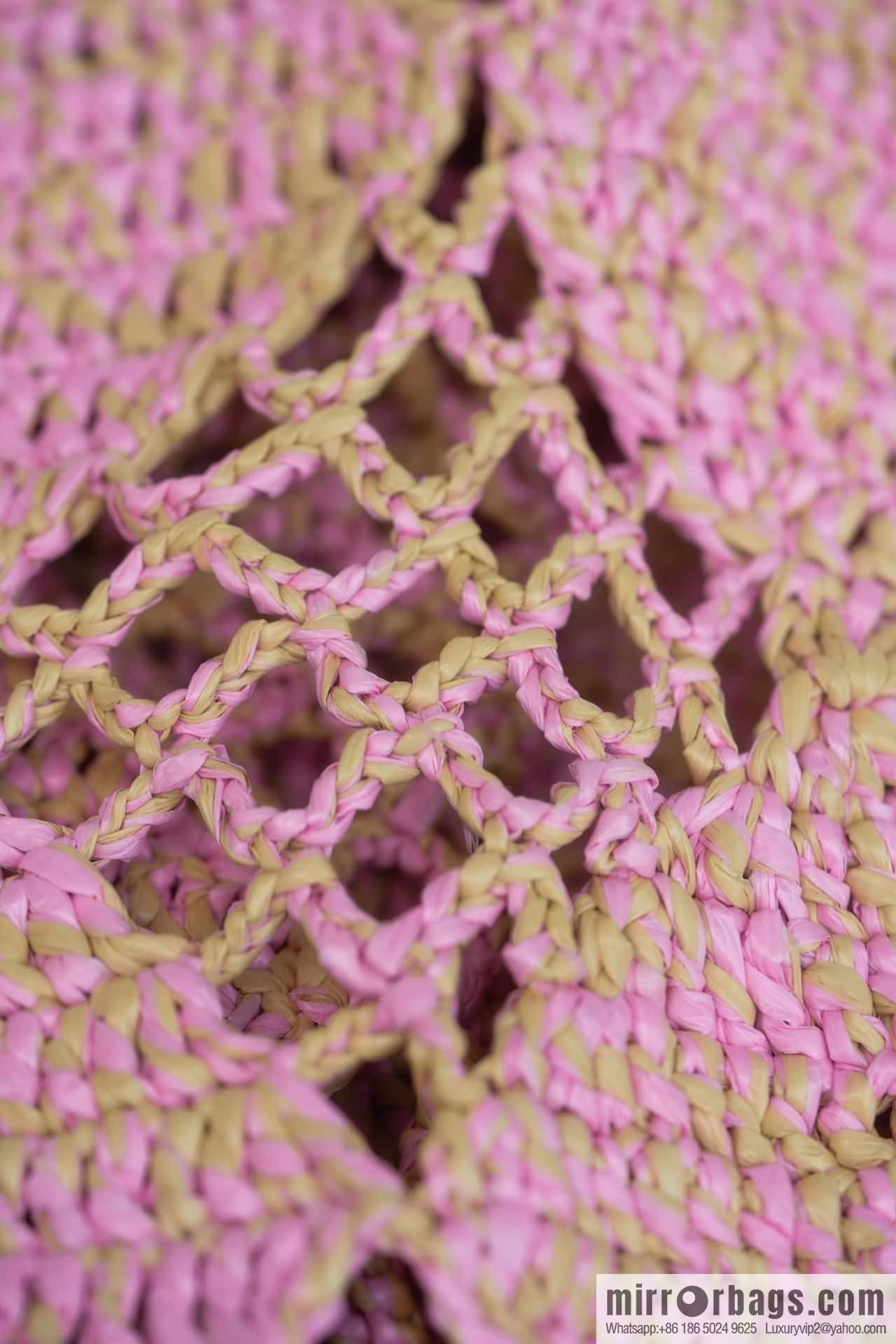 𝐂𝐡𝐚𝐧𝐞𝐥 𝟮𝟰 CoCo Beach Straw Shopping Bag 🛍️ Large, Pink AS4576