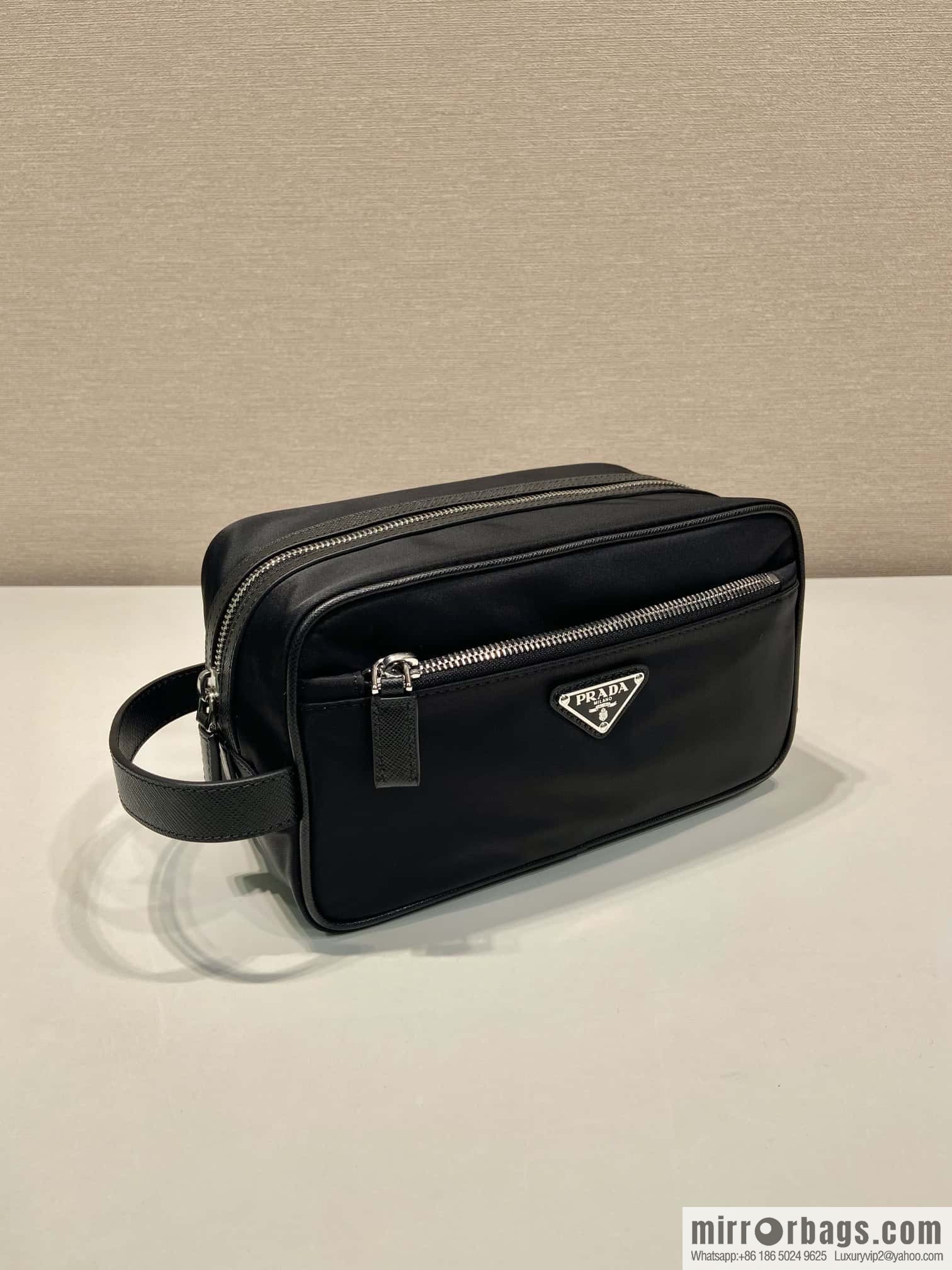 PRADA 🎉 new wash handbag 🎉 2NA819 storage bag