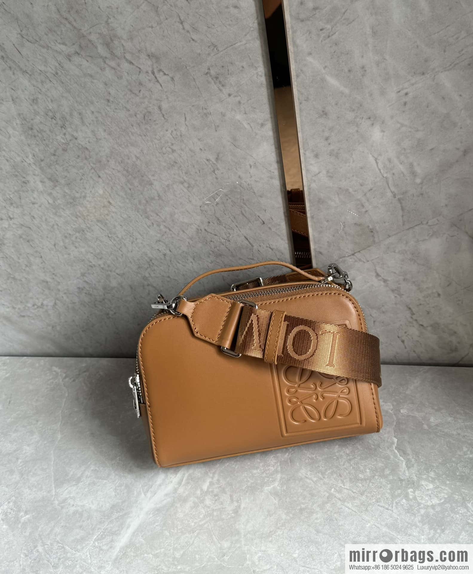 LOEWE horizontal version, couple model, camera bag 0688 caramel color