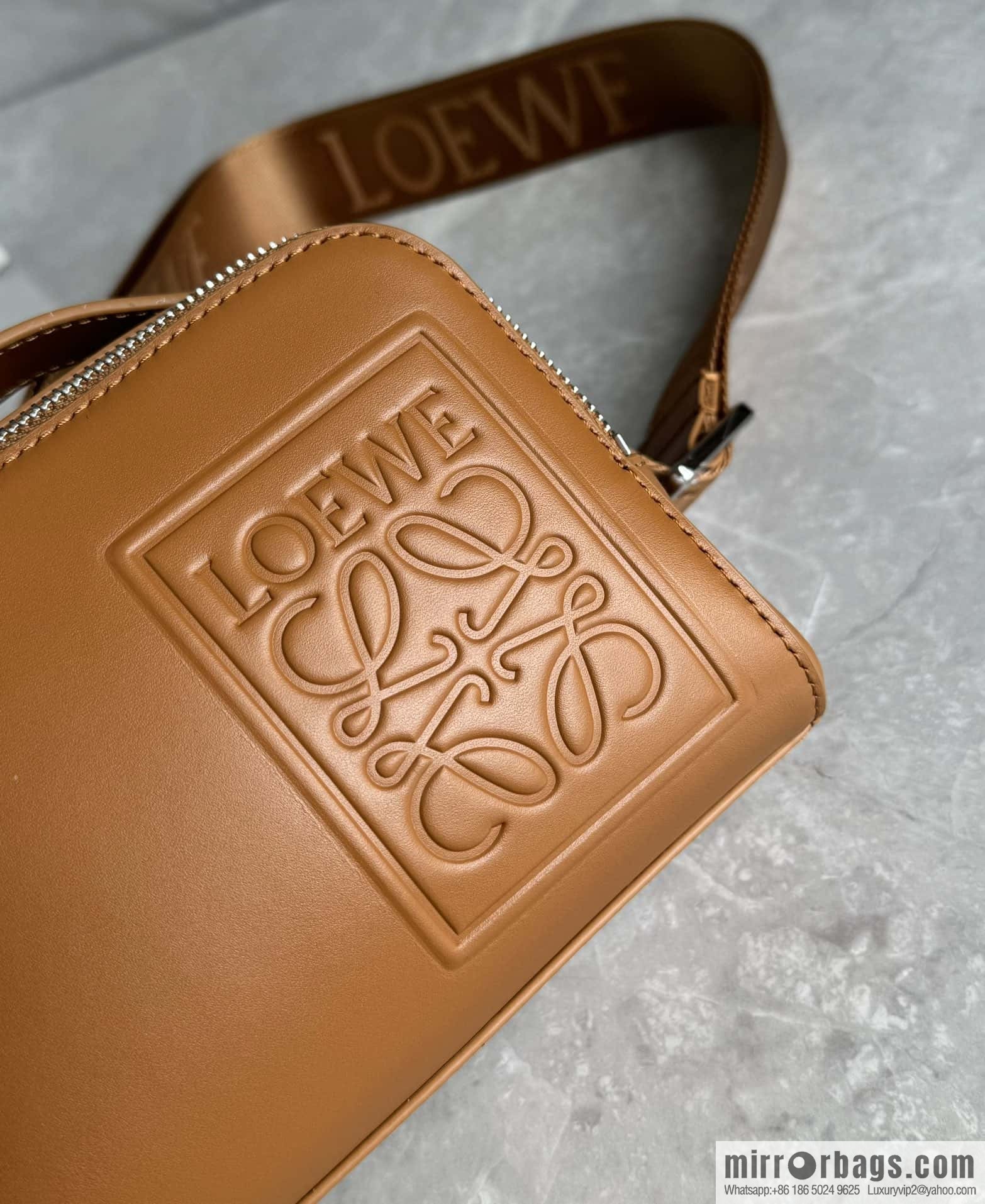 LOEWE horizontal version, couple model, camera bag 0688 caramel color