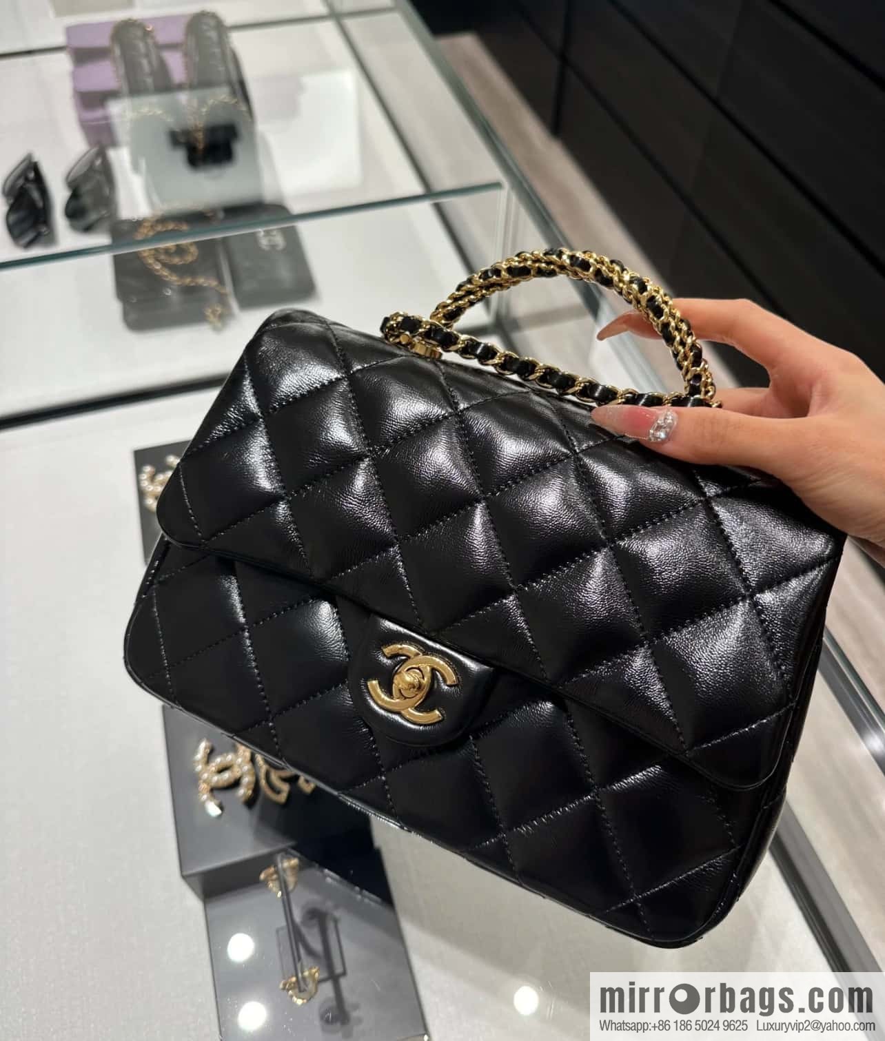 𝐂𝐇𝐀𝐍𝐄𝐋 𝟐𝟒𝐛 Flap new thick chain handle, large AS5043 black