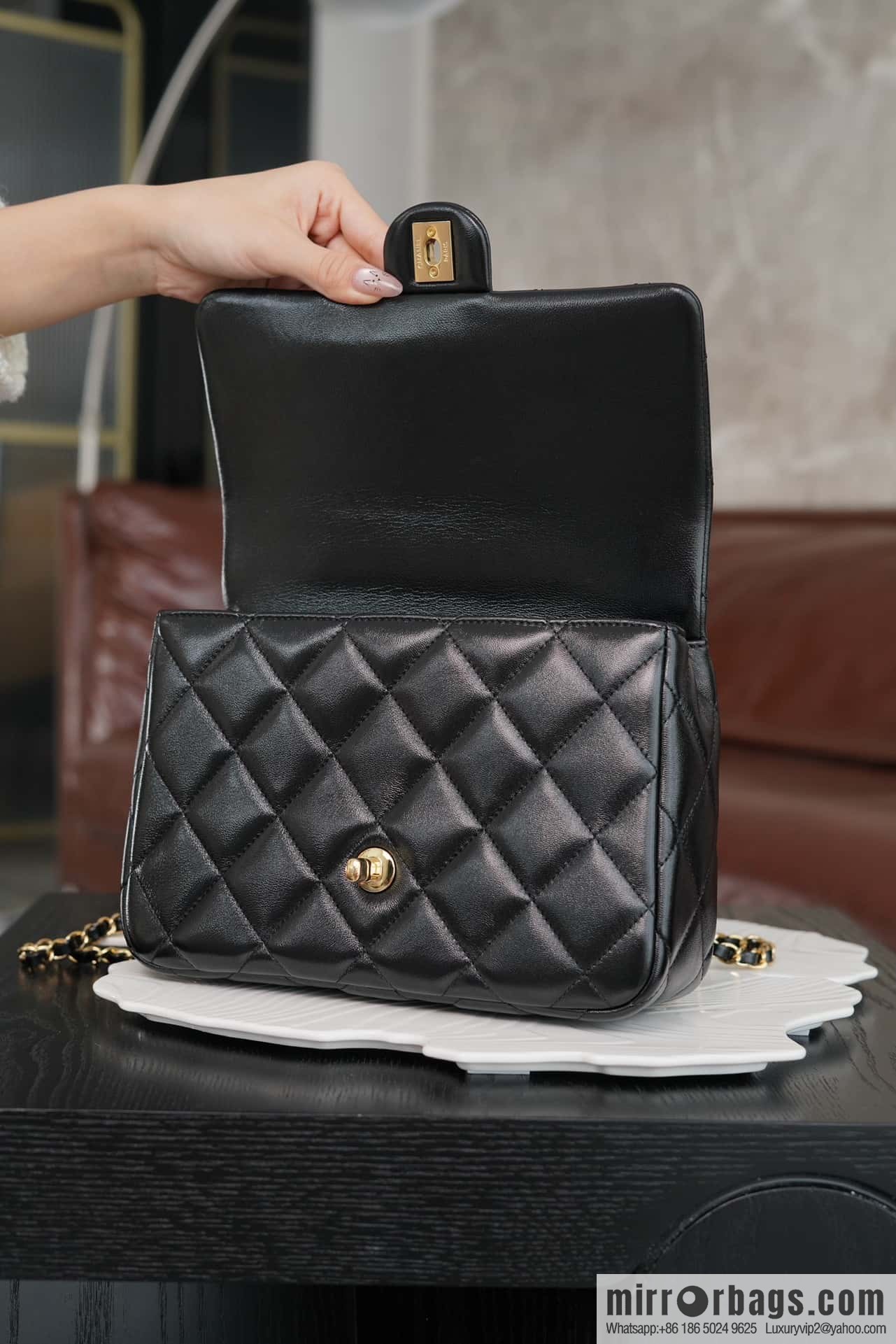 𝐂𝐇𝐀𝐍𝐄𝐋 𝟐𝟒𝐛 Flap new thick chain handle, large AS5043 black