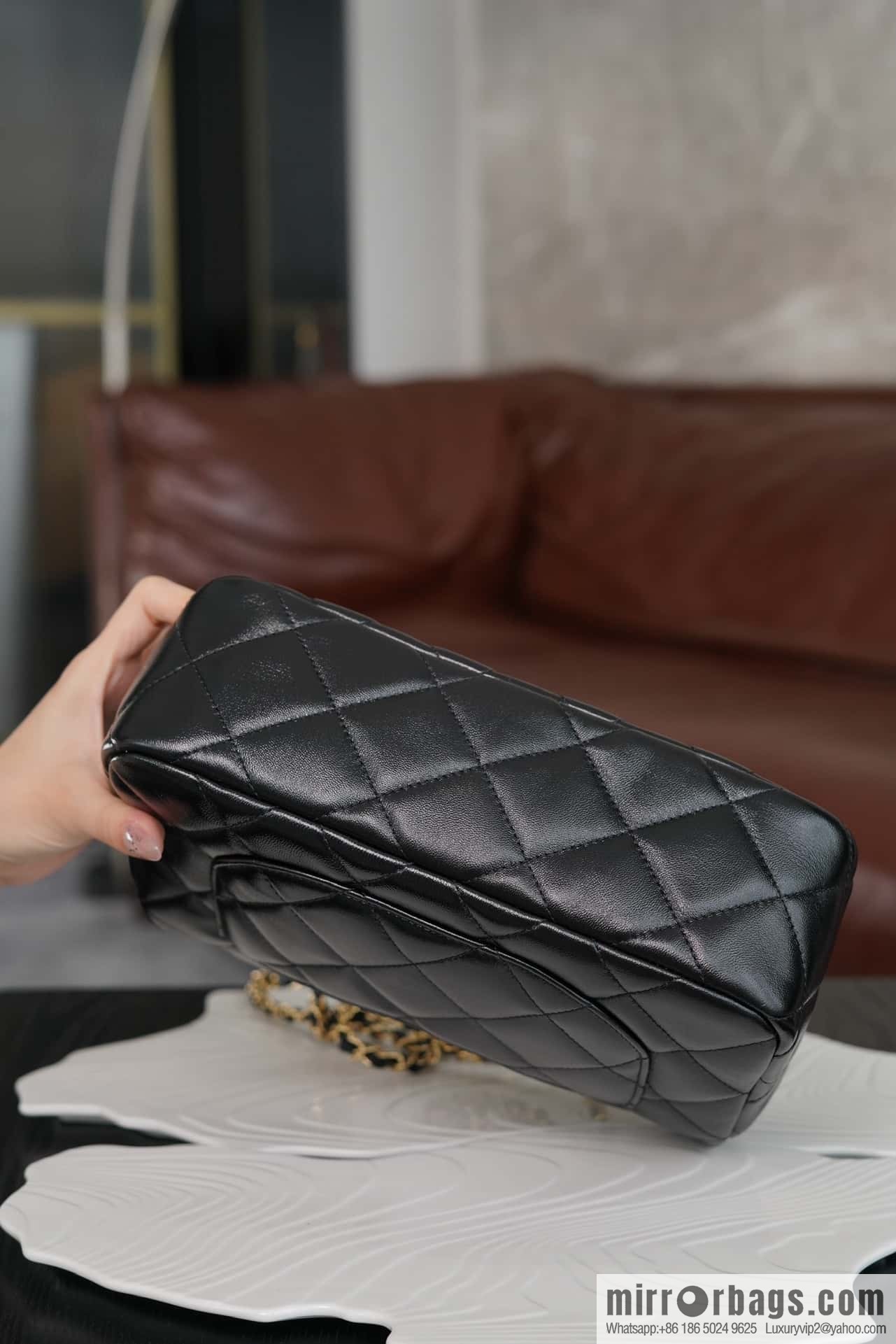 𝐂𝐇𝐀𝐍𝐄𝐋 𝟐𝟒𝐛 Flap new thick chain handle, large AS5043 black