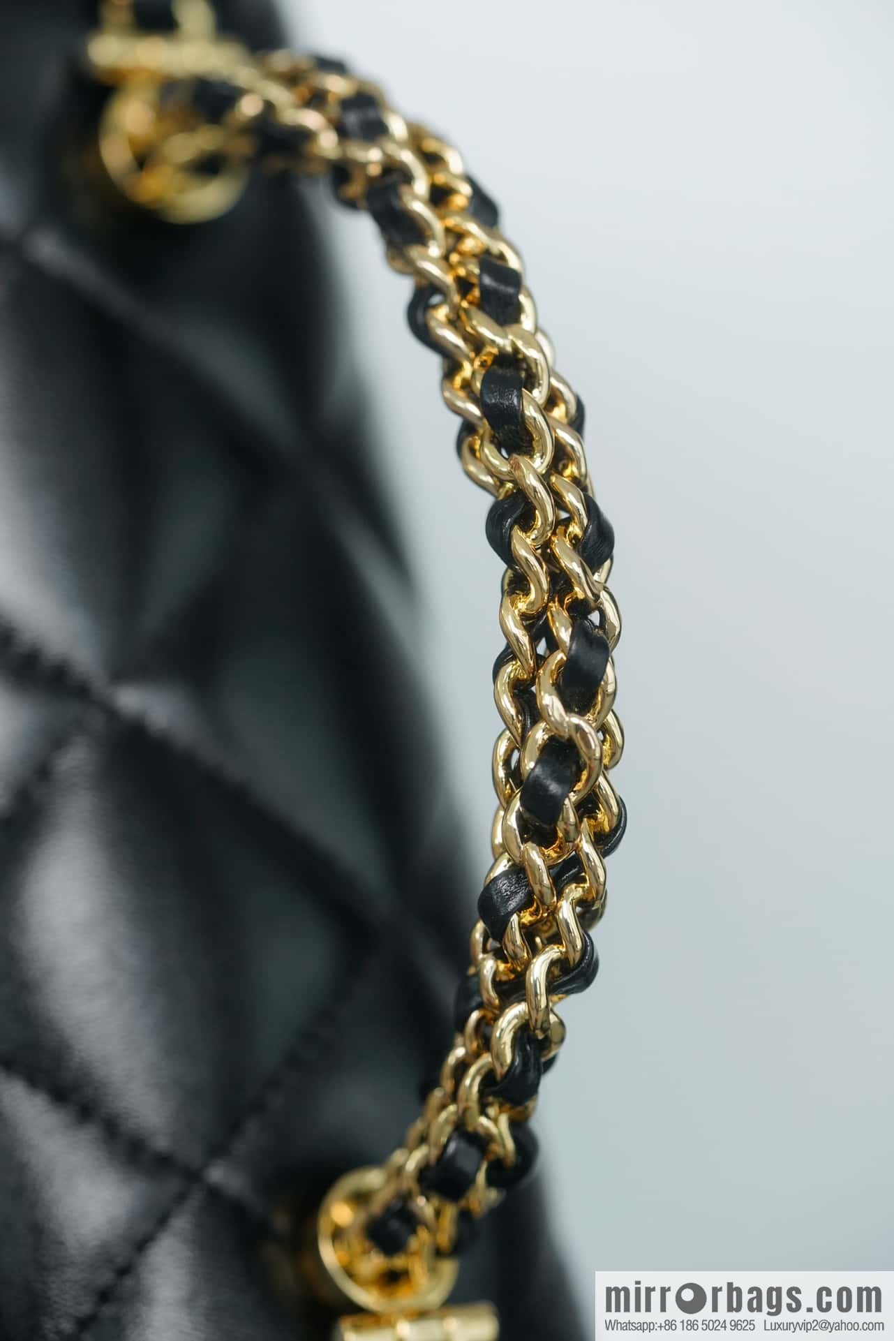 𝐂𝐇𝐀𝐍𝐄𝐋 𝟐𝟒𝐛 Flap new thick chain handle, large AS5043 black