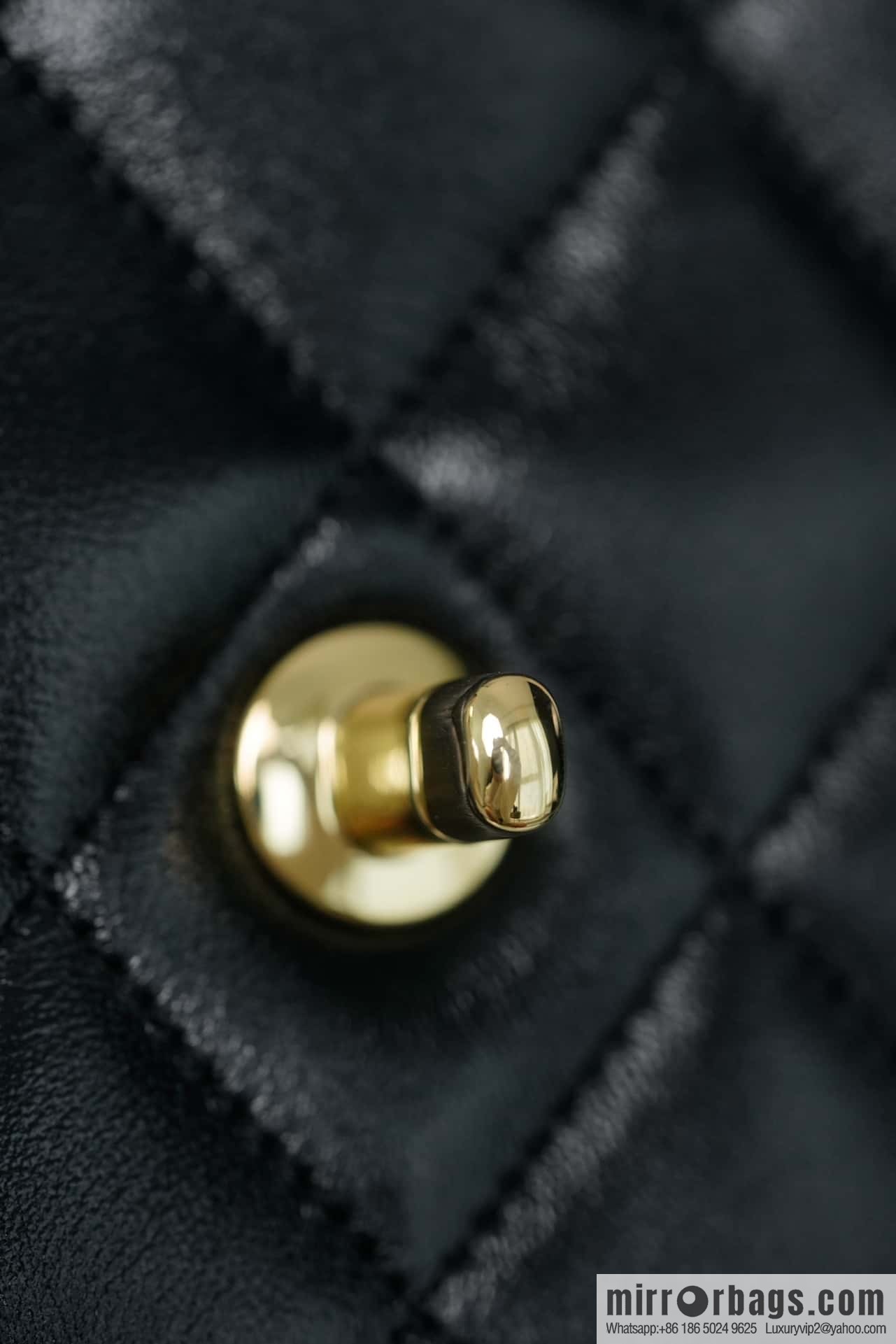 𝐂𝐇𝐀𝐍𝐄𝐋 𝟐𝟒𝐛 Flap new thick chain handle, large AS5043 black