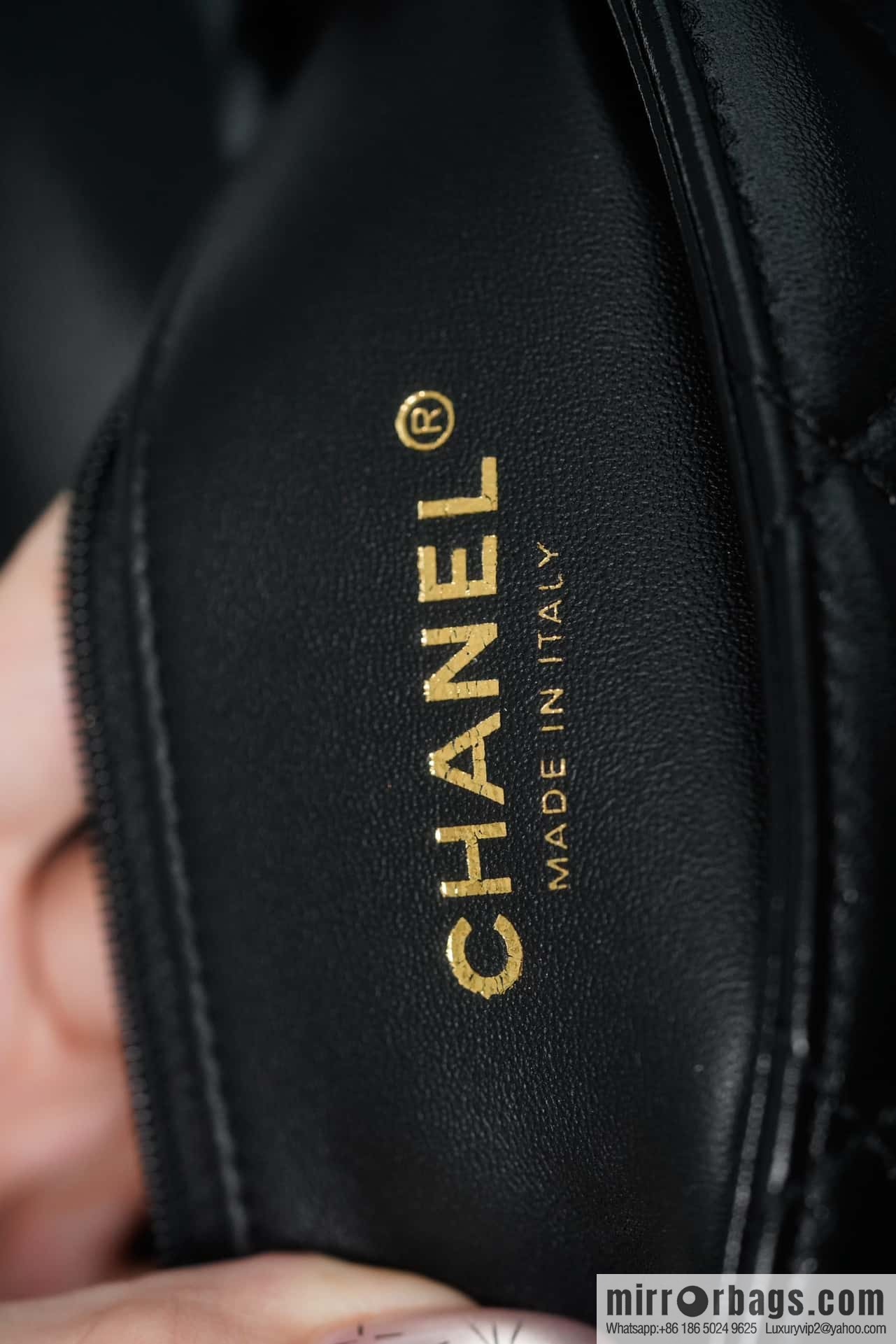 𝐂𝐇𝐀𝐍𝐄𝐋 𝟐𝟒𝐛 Flap new thick chain handle, large AS5043 black