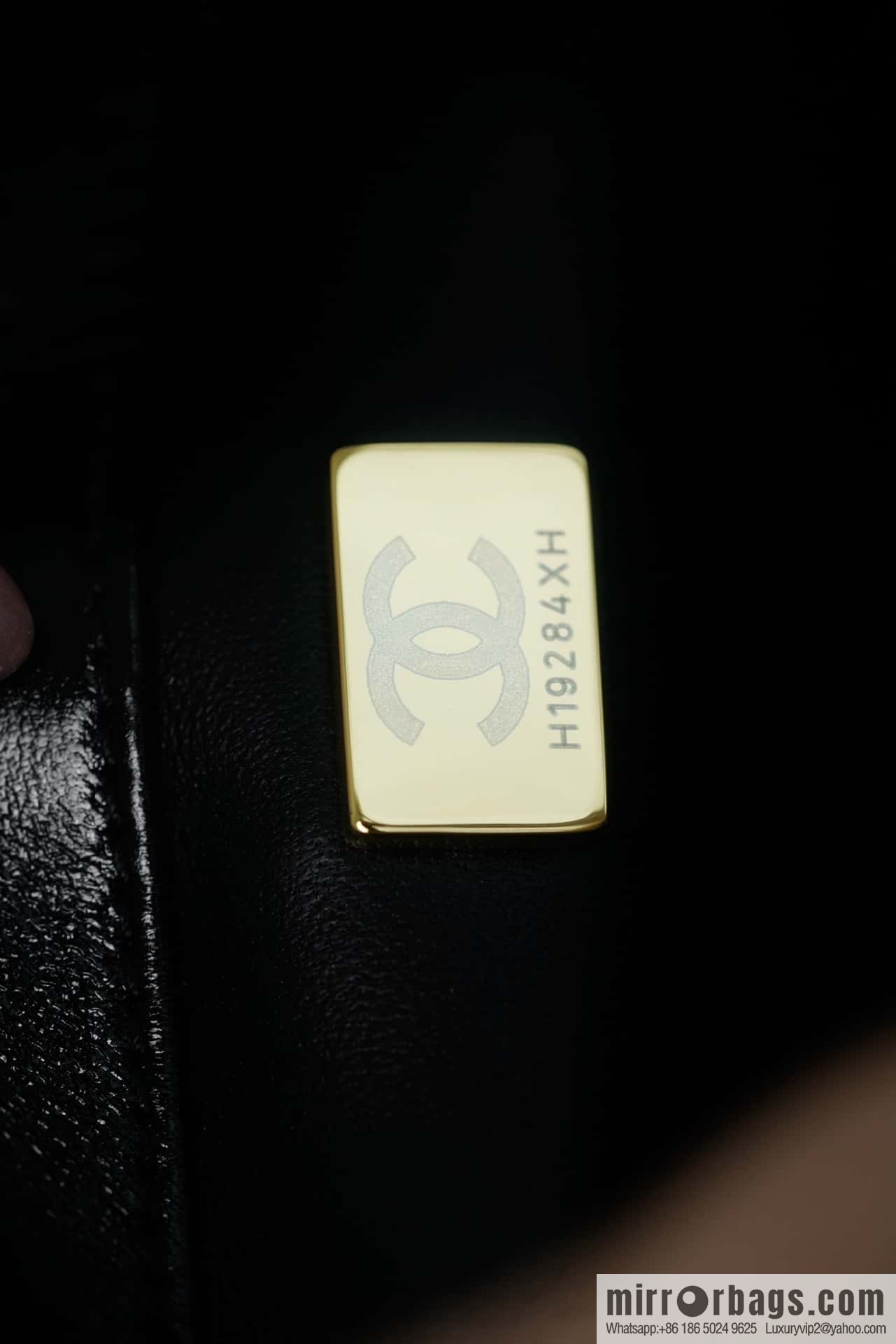 𝐂𝐇𝐀𝐍𝐄𝐋 𝟐𝟒𝐛 Flap new thick chain handle, large AS5043 black