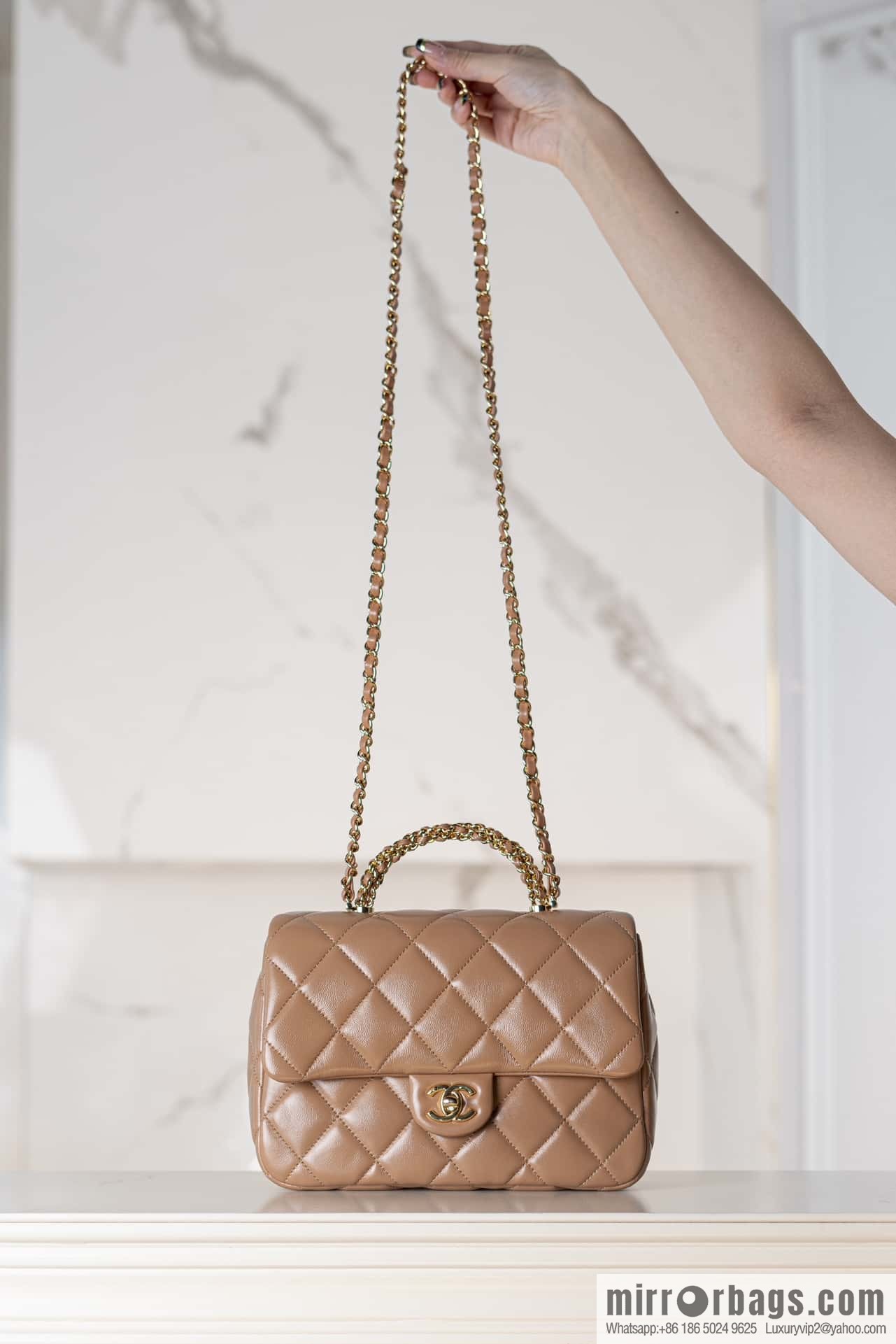 𝐂𝐇𝐀𝐍𝐄𝐋 𝟐𝟒𝐛 Flap New Coarse Chain Handle, Milk Tea Apricot, Large AS5043